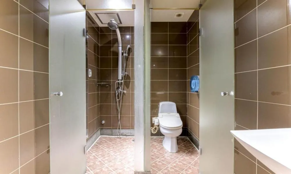 Shower in Dongtan BobosHotel