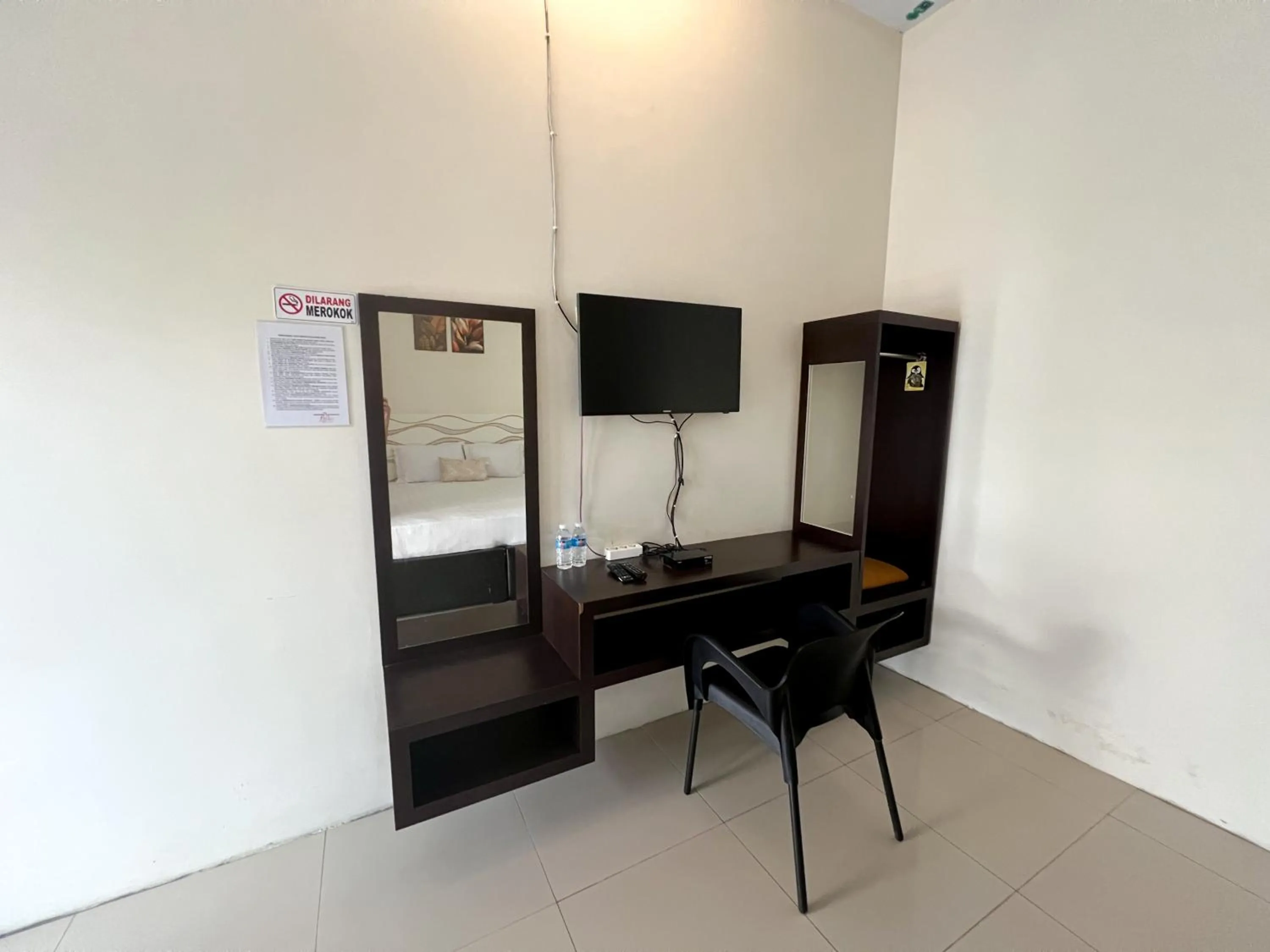 TV and multimedia in Filia Syariah Homestay Palu RedPartner