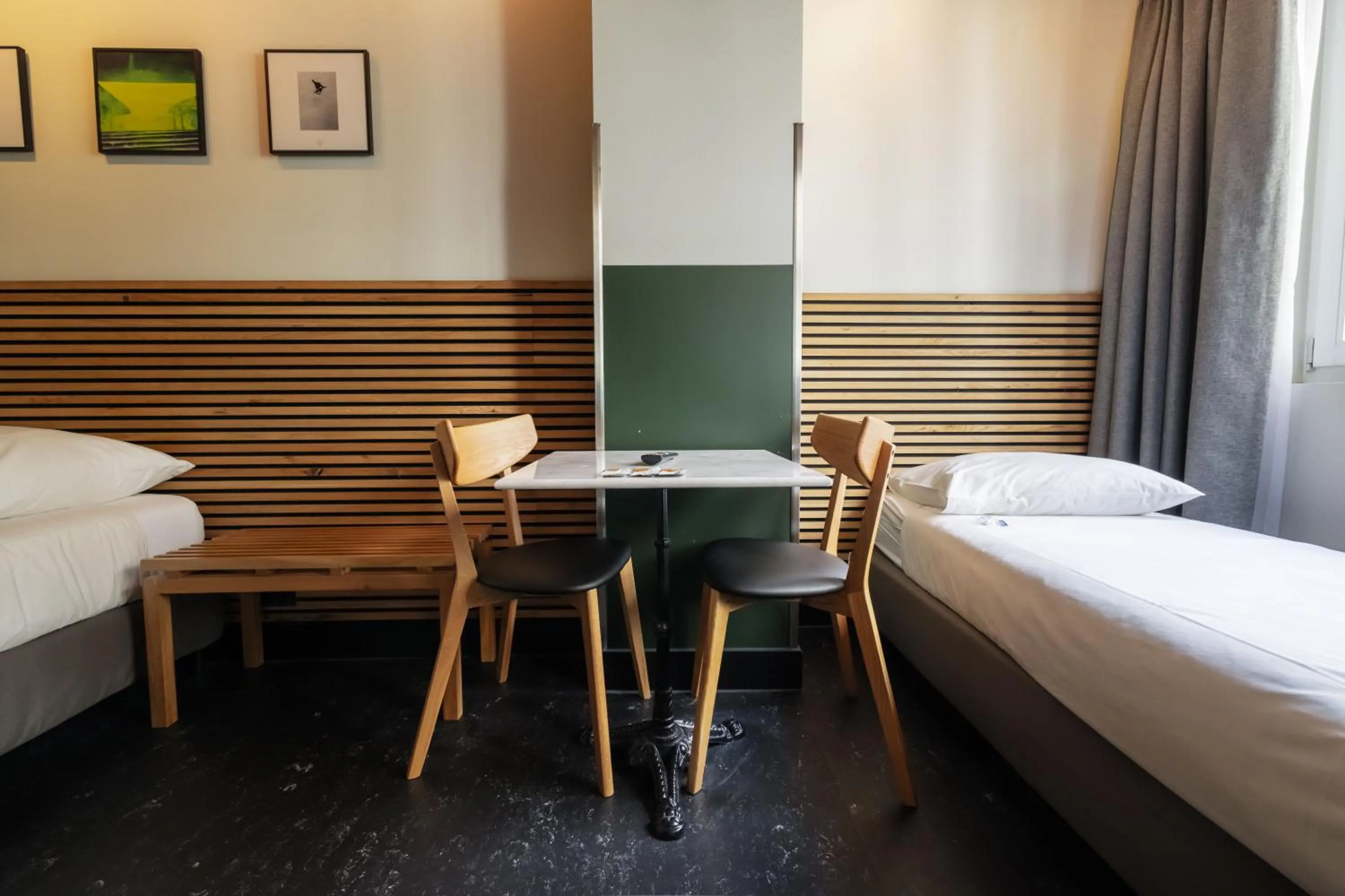 Seating area, Bed in Weber Hotel