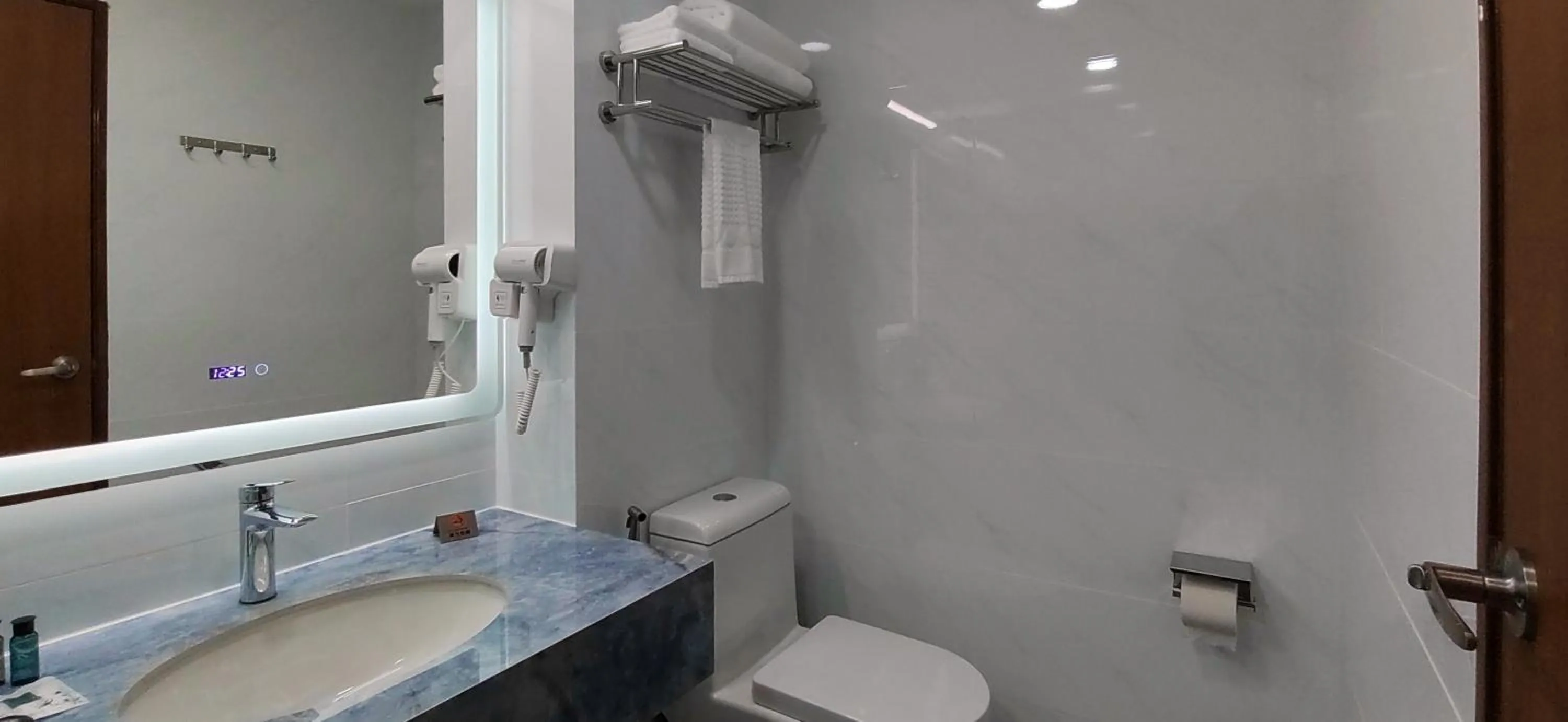 Toilet in Hotel Kapalai Semporna