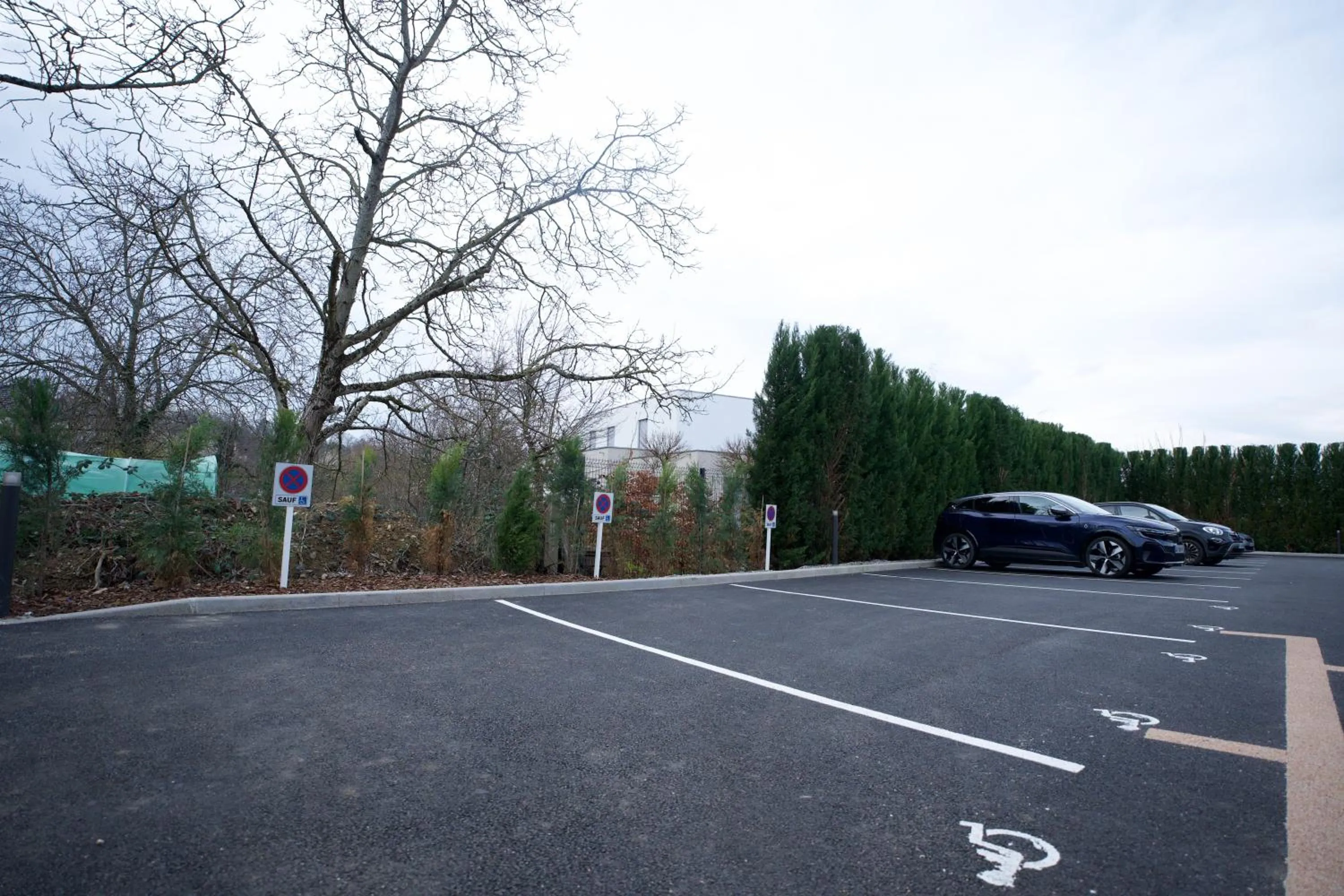 Parking in Arrow Hôtel