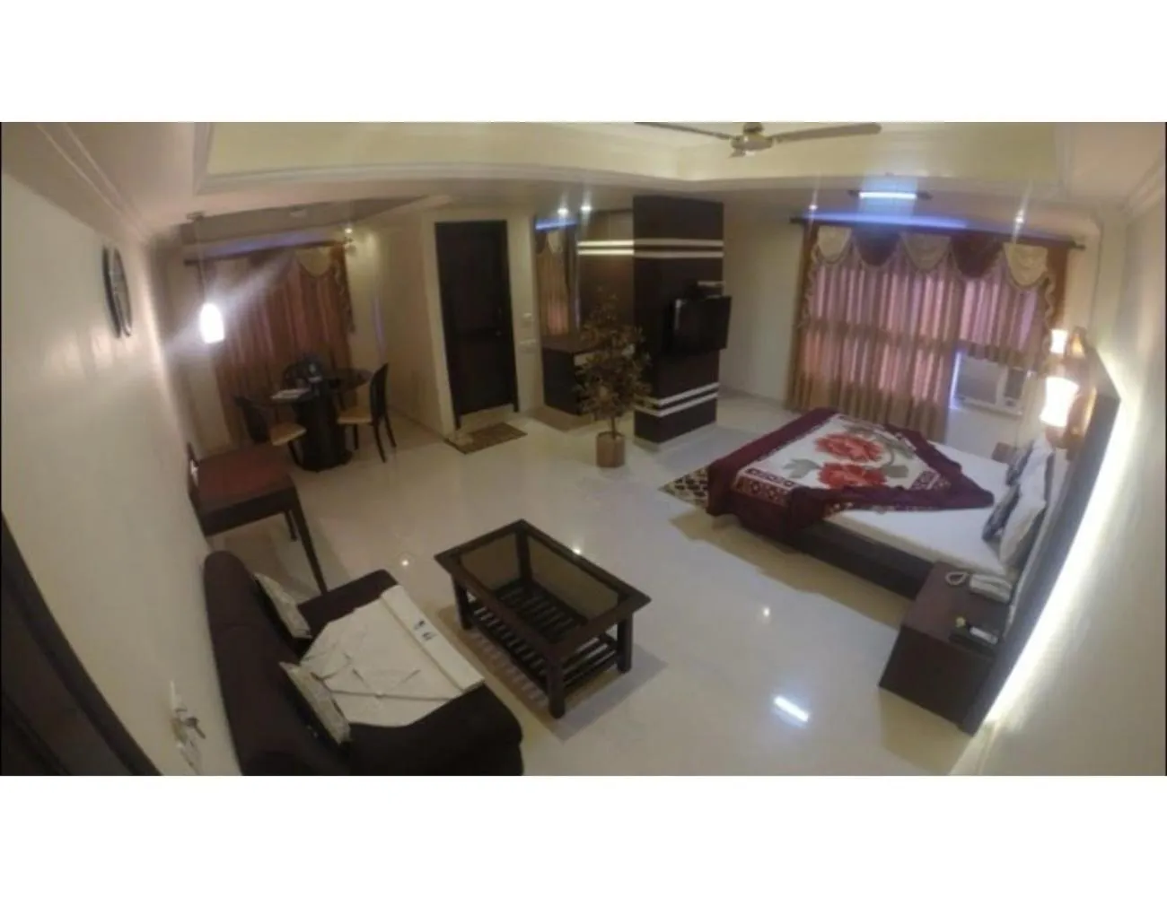 Bed in Hotel Alpha, Vadodara