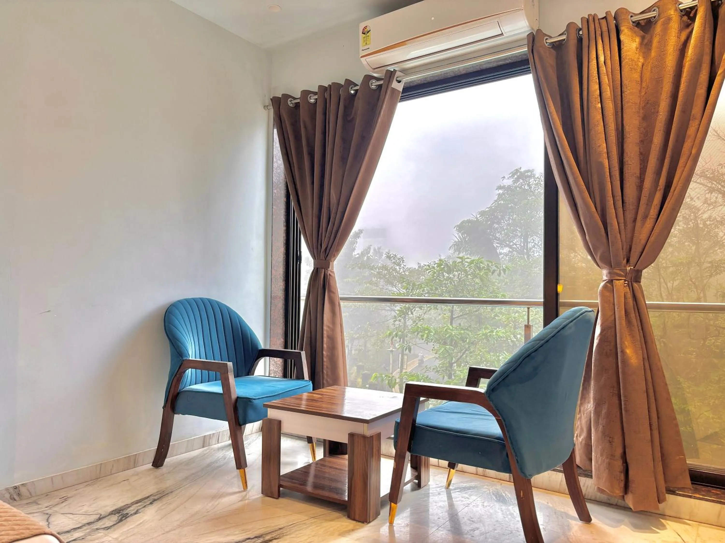 Seating area in Misty Blues Resort & Villas