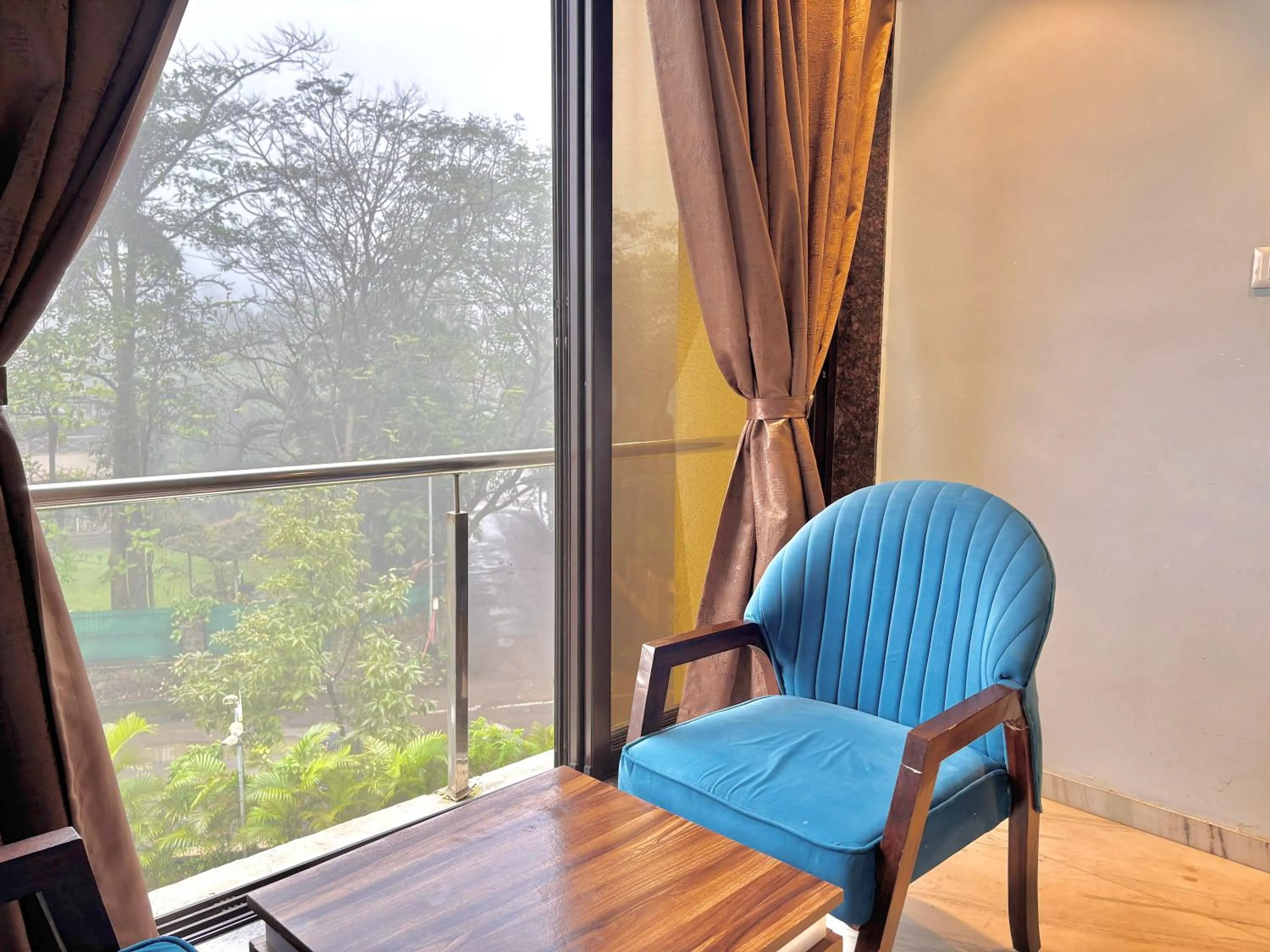 Seating area in Misty Blues Resort & Villas