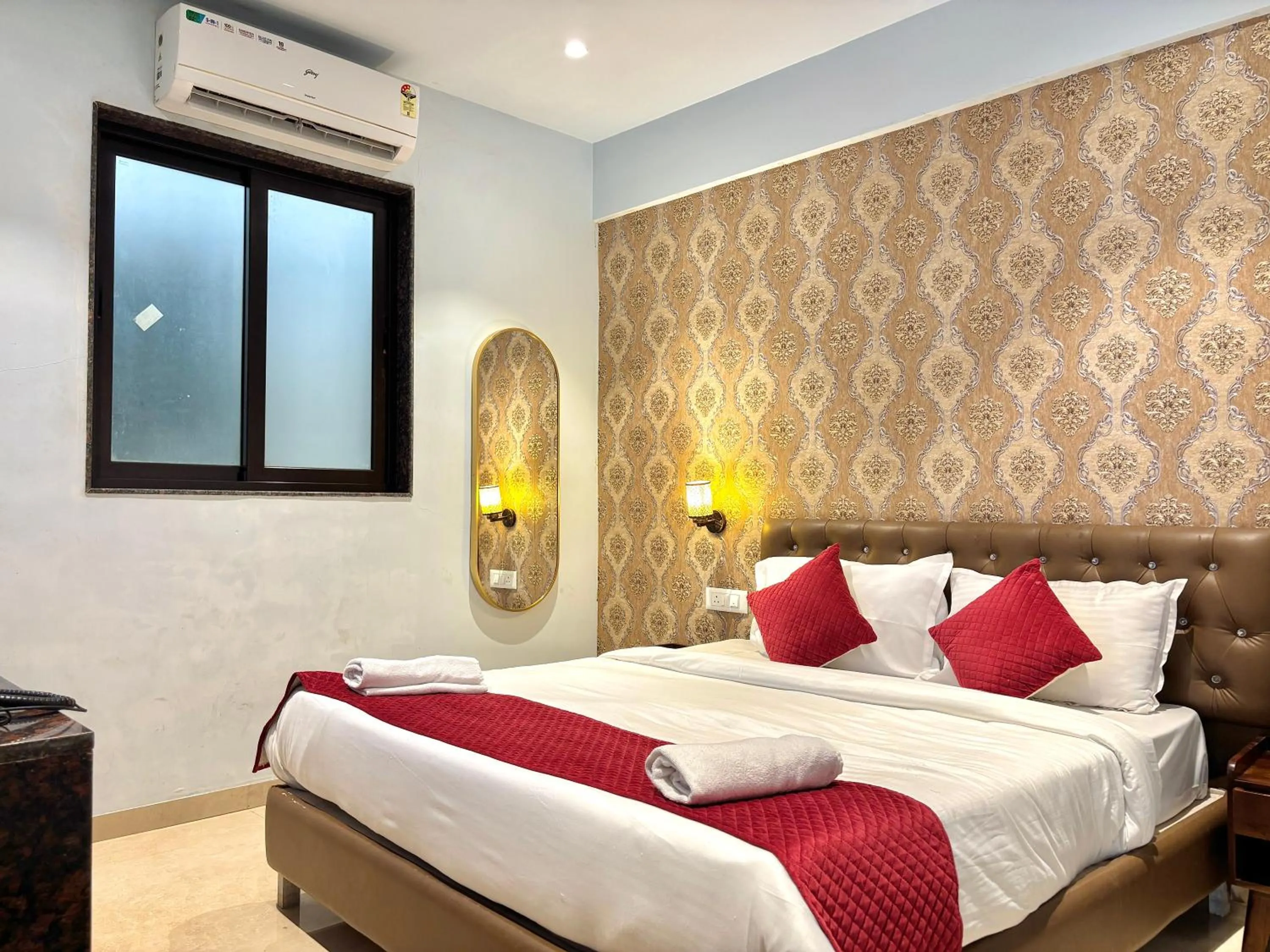 Bed in Misty Blues Resort & Villas