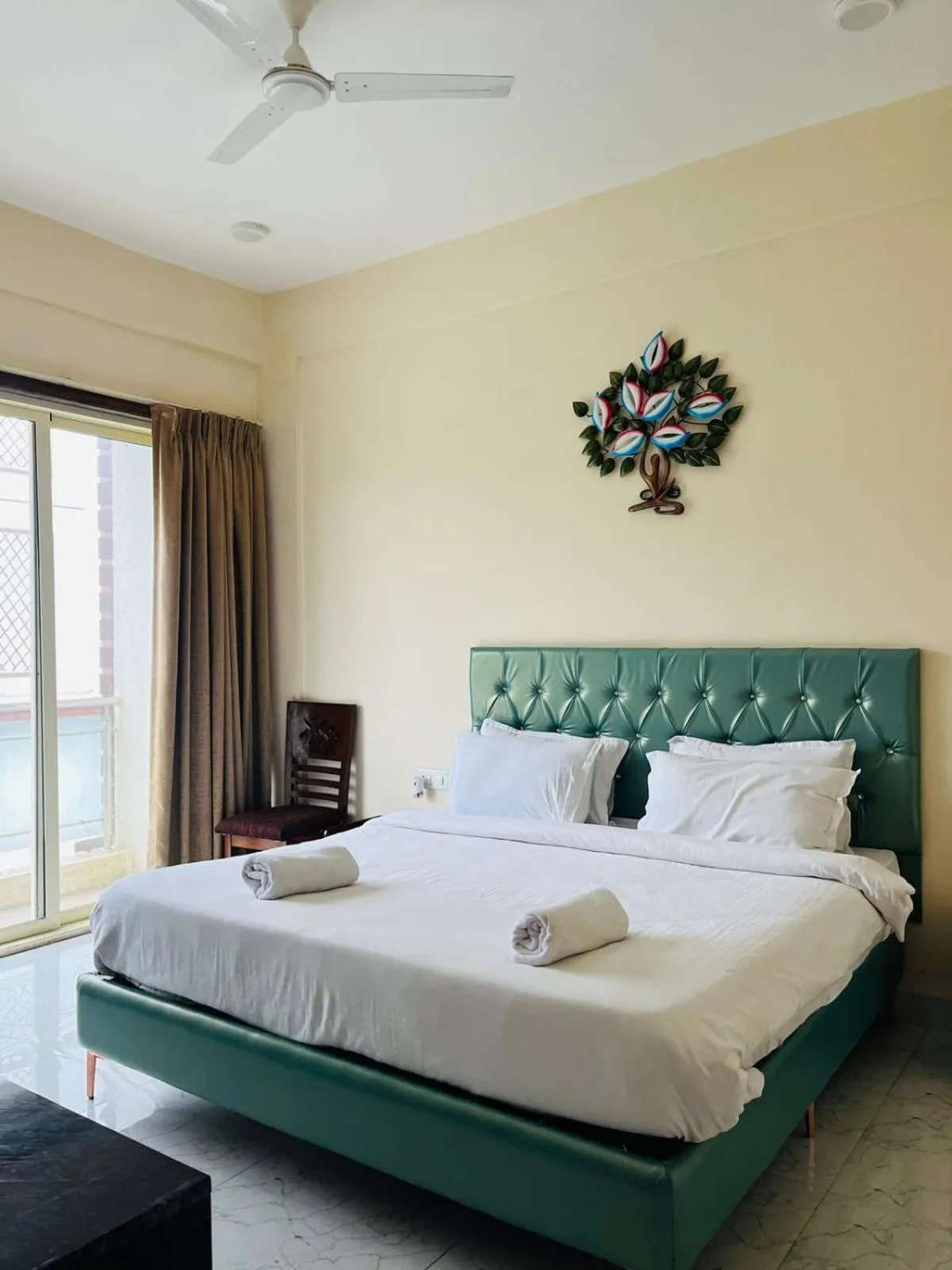 Bed in Misty Blues Resort & Villas