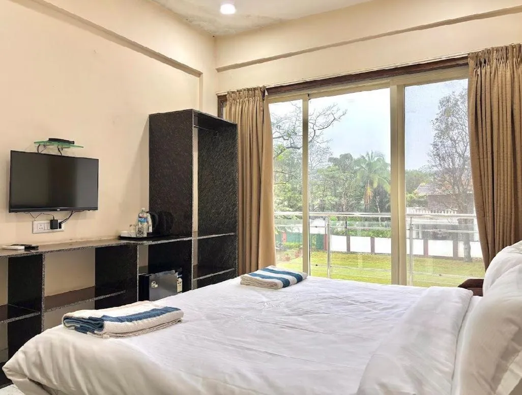 Bed in Misty Blues Resort & Villas