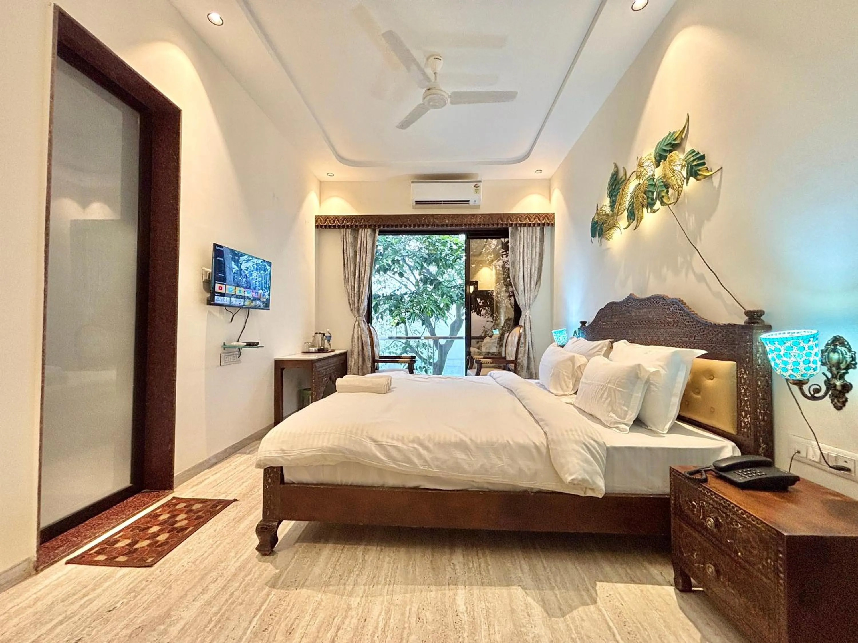 Bed in Misty Blues Resort & Villas