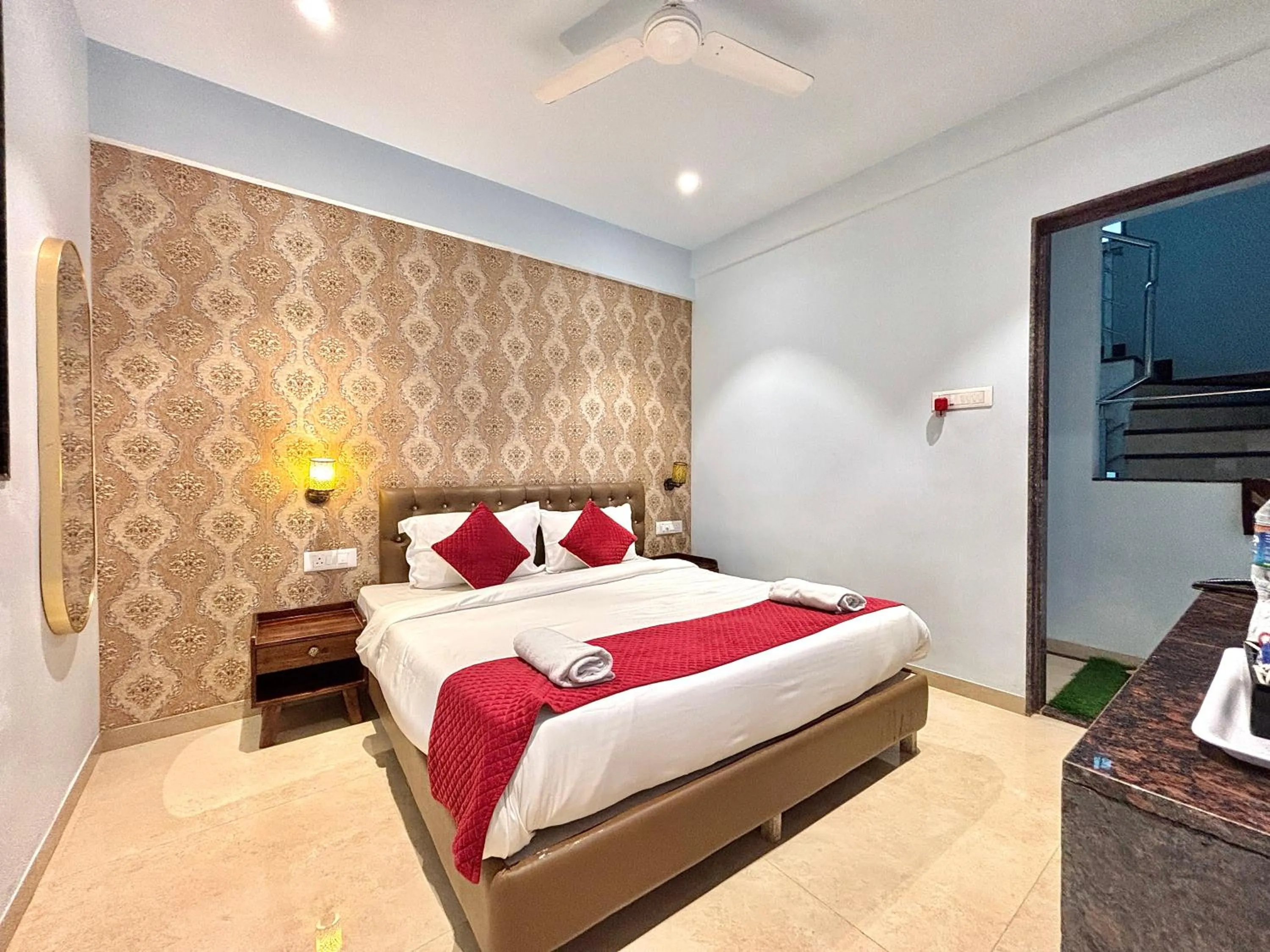 Bedroom, Bed in Misty Blues Resort & Villas
