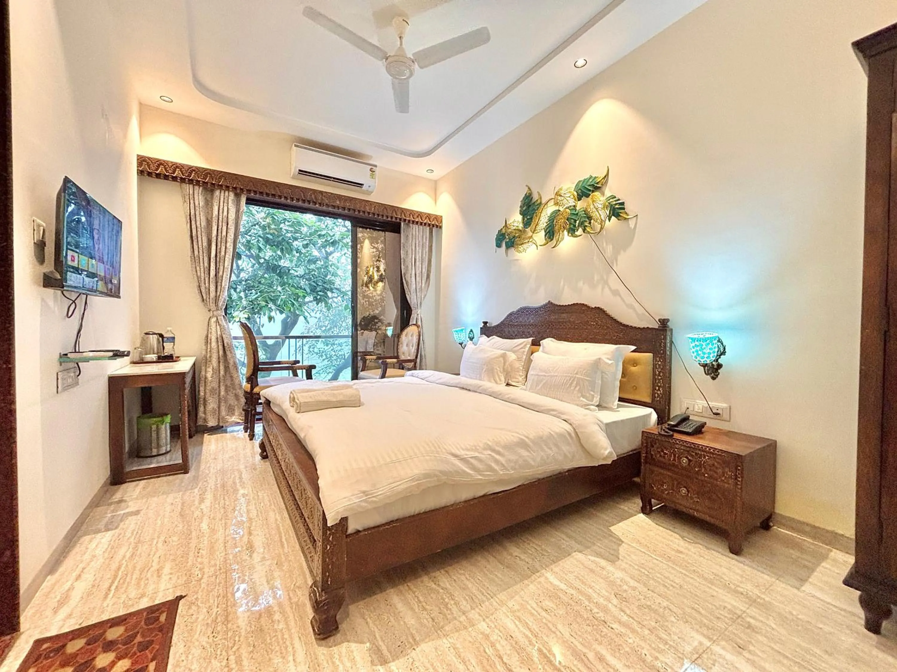 Bed in Misty Blues Resort & Villas