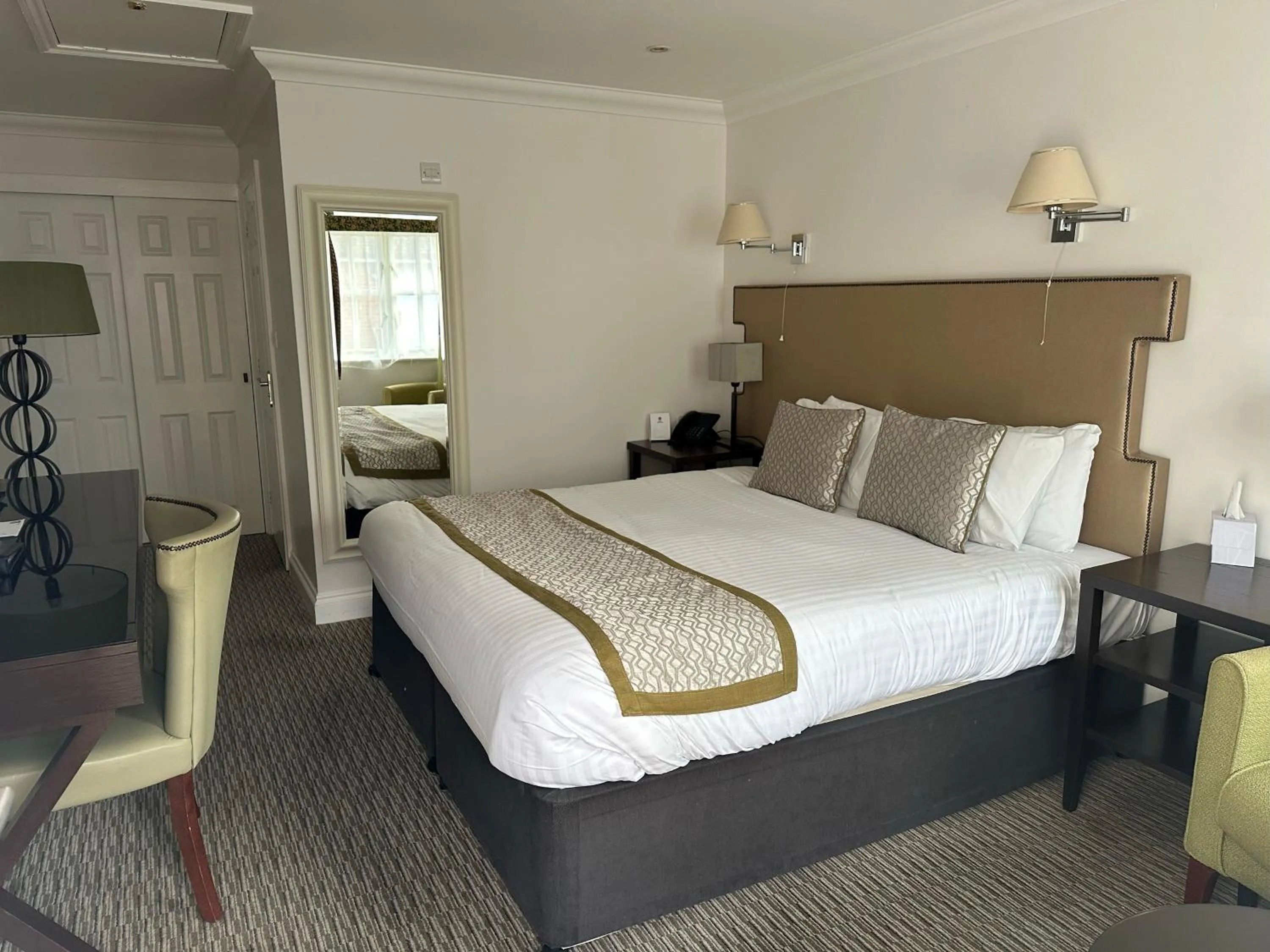 Bed in Best Western Priory Hotel