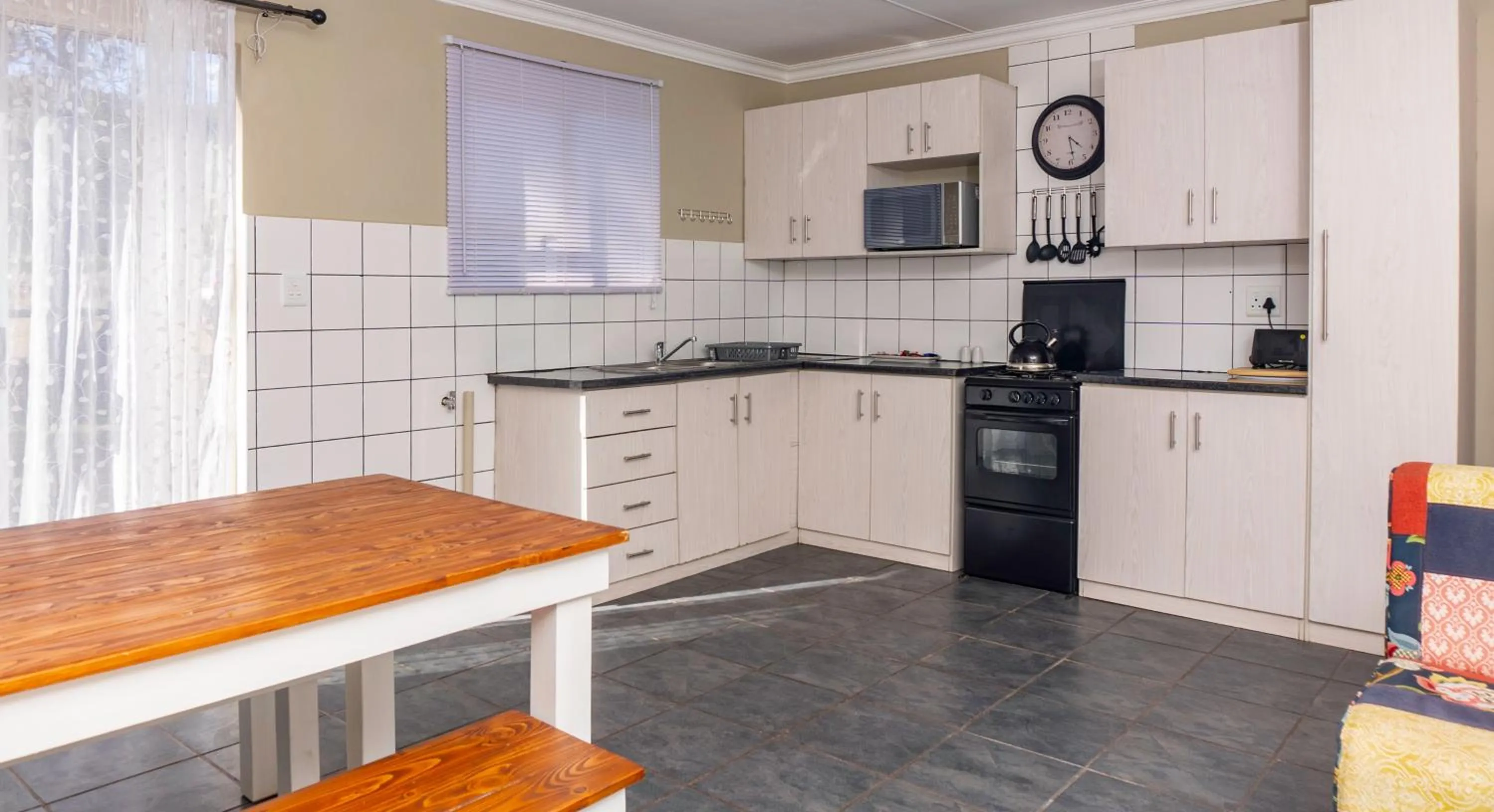 Kitchen or kitchenette in Amberdale Estate Self Catering