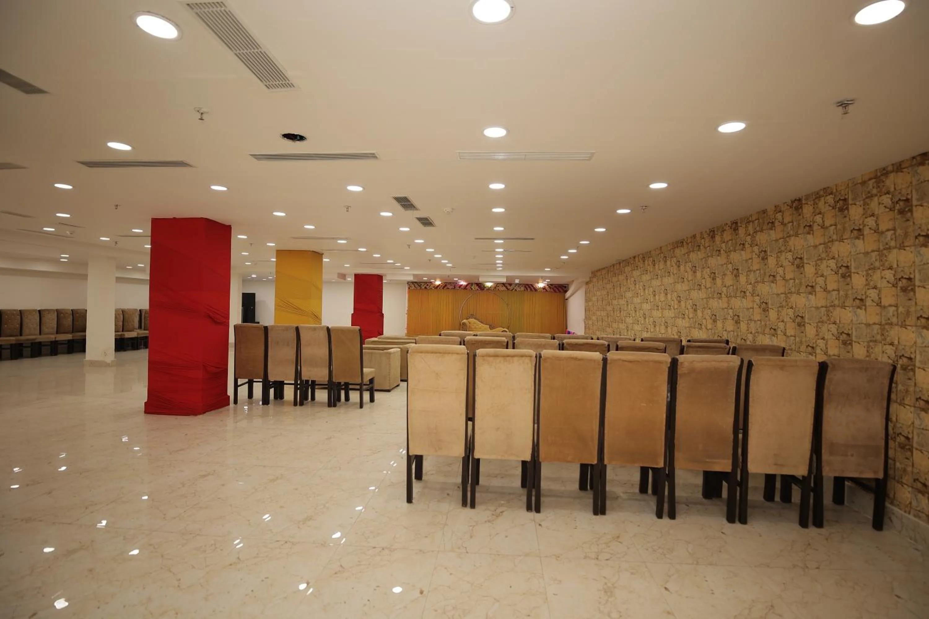 Restaurant/places to eat in Hotel The Anvi Residency Sector 122