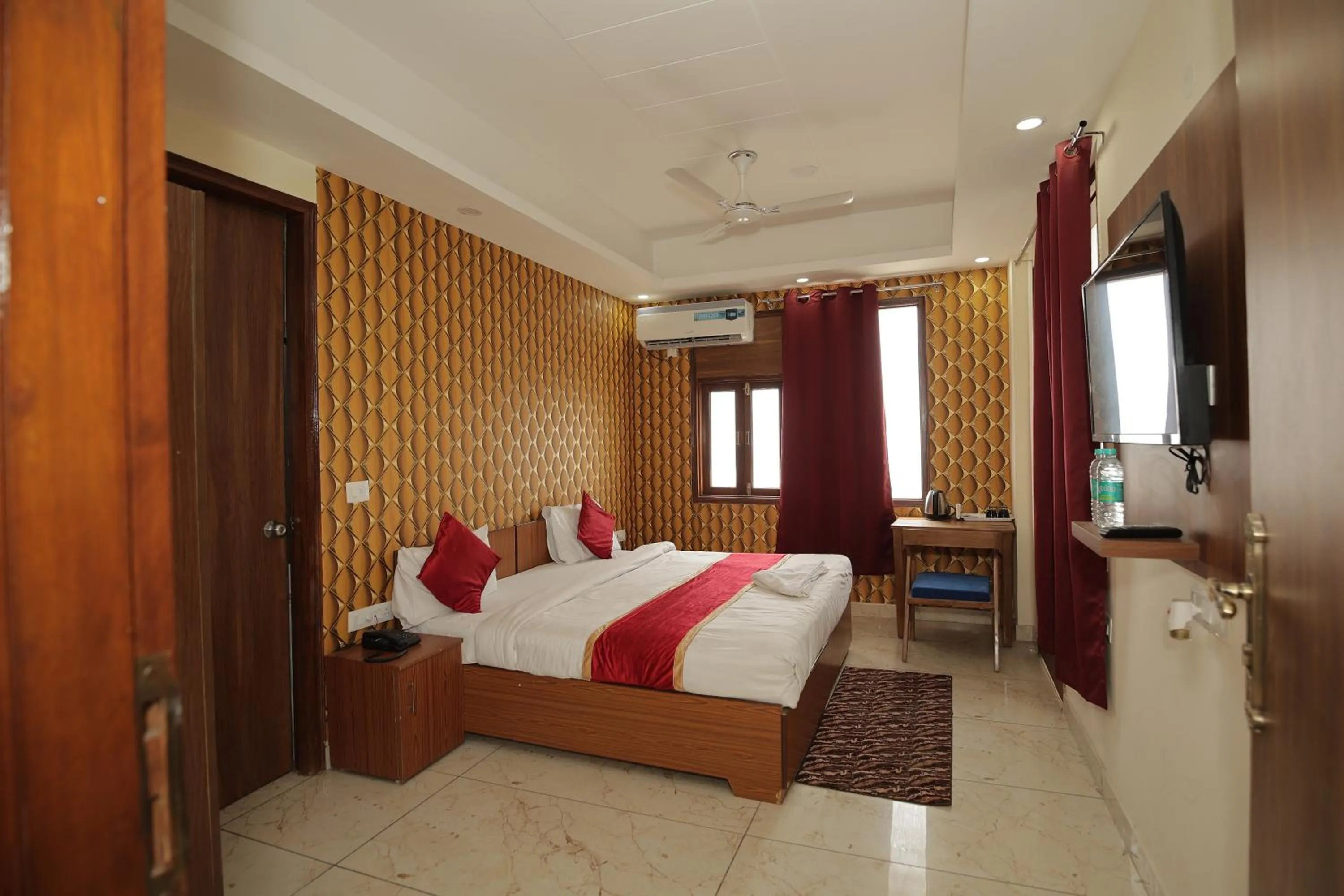 Bed in Hotel The Anvi Residency Sector 122