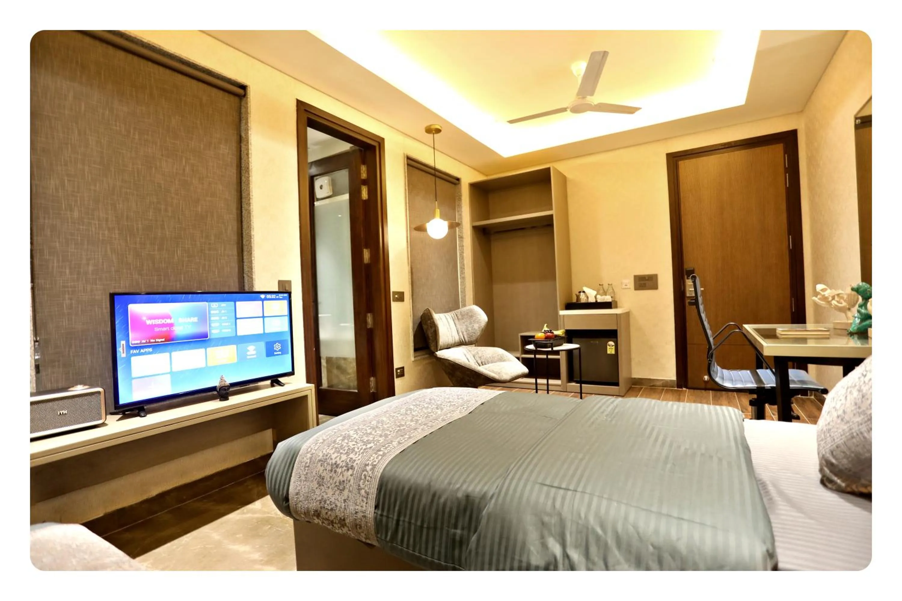 Photo of the whole room, Bed in KRYC Luxury Living near Indraprastha Apollo Hospital
