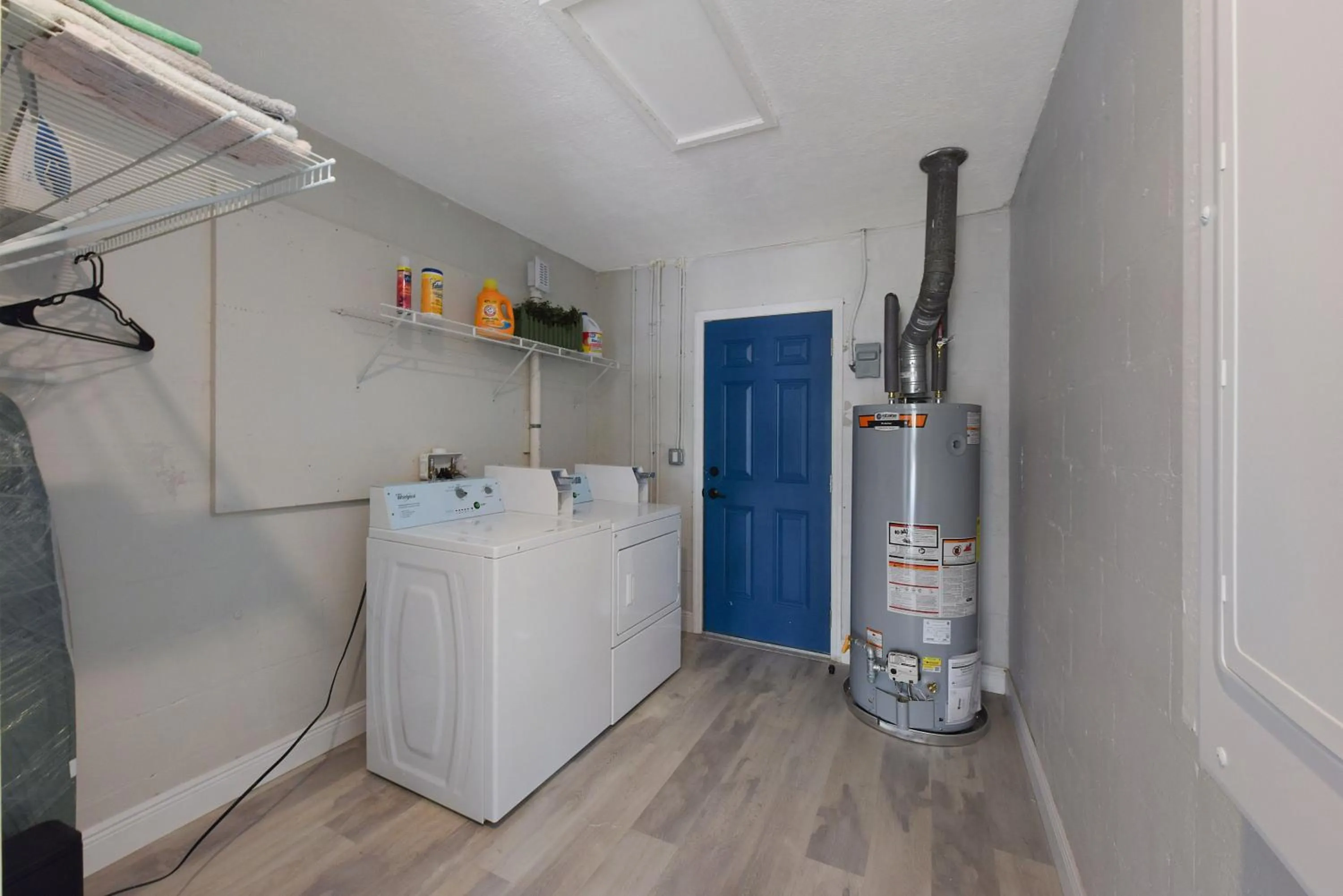 laundry in Palm Cove Motel