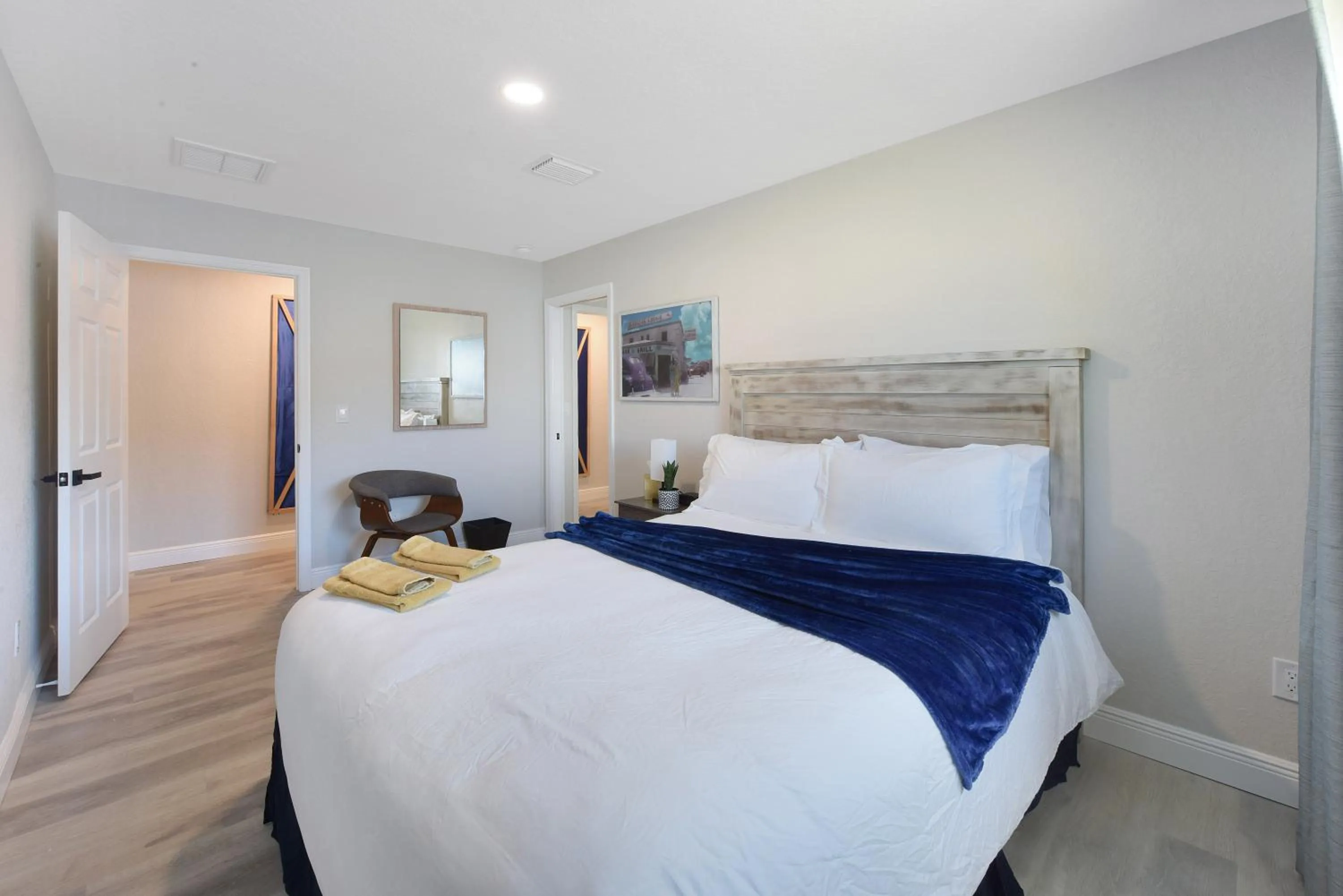 Bedroom, Bed in Palm Cove Motel