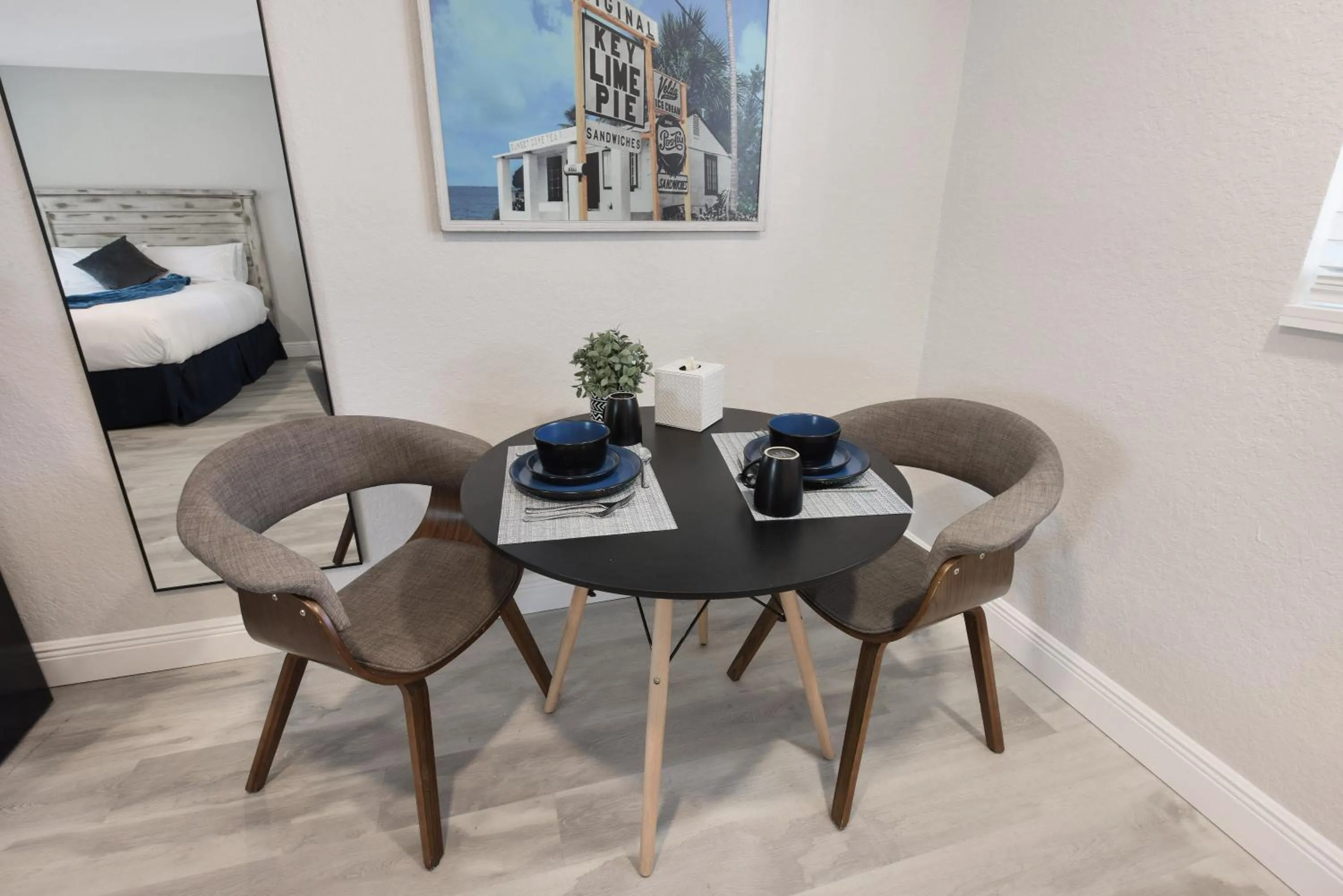 Dining area in Palm Cove Motel