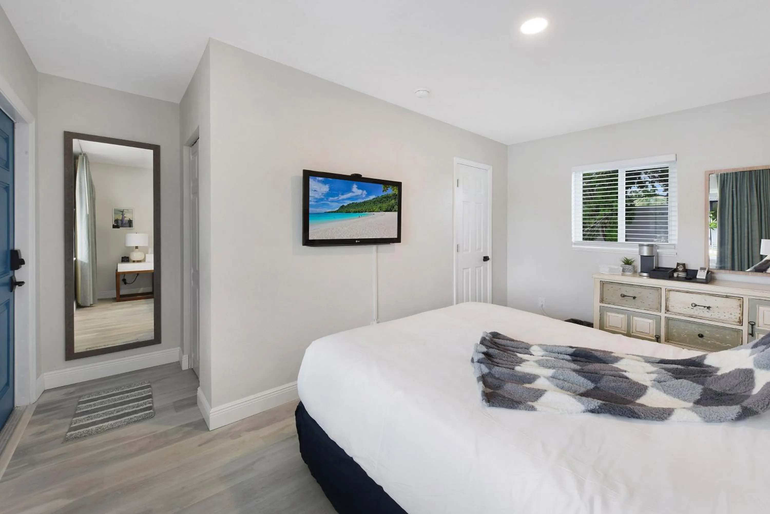 Bedroom, Bed in Palm Cove Motel