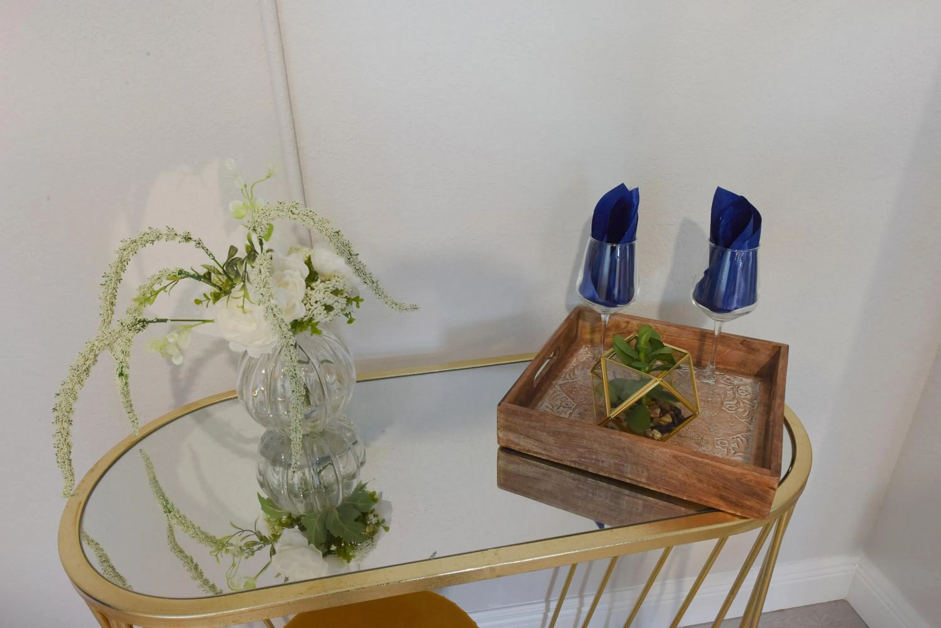 Bedroom in Palm Cove Motel