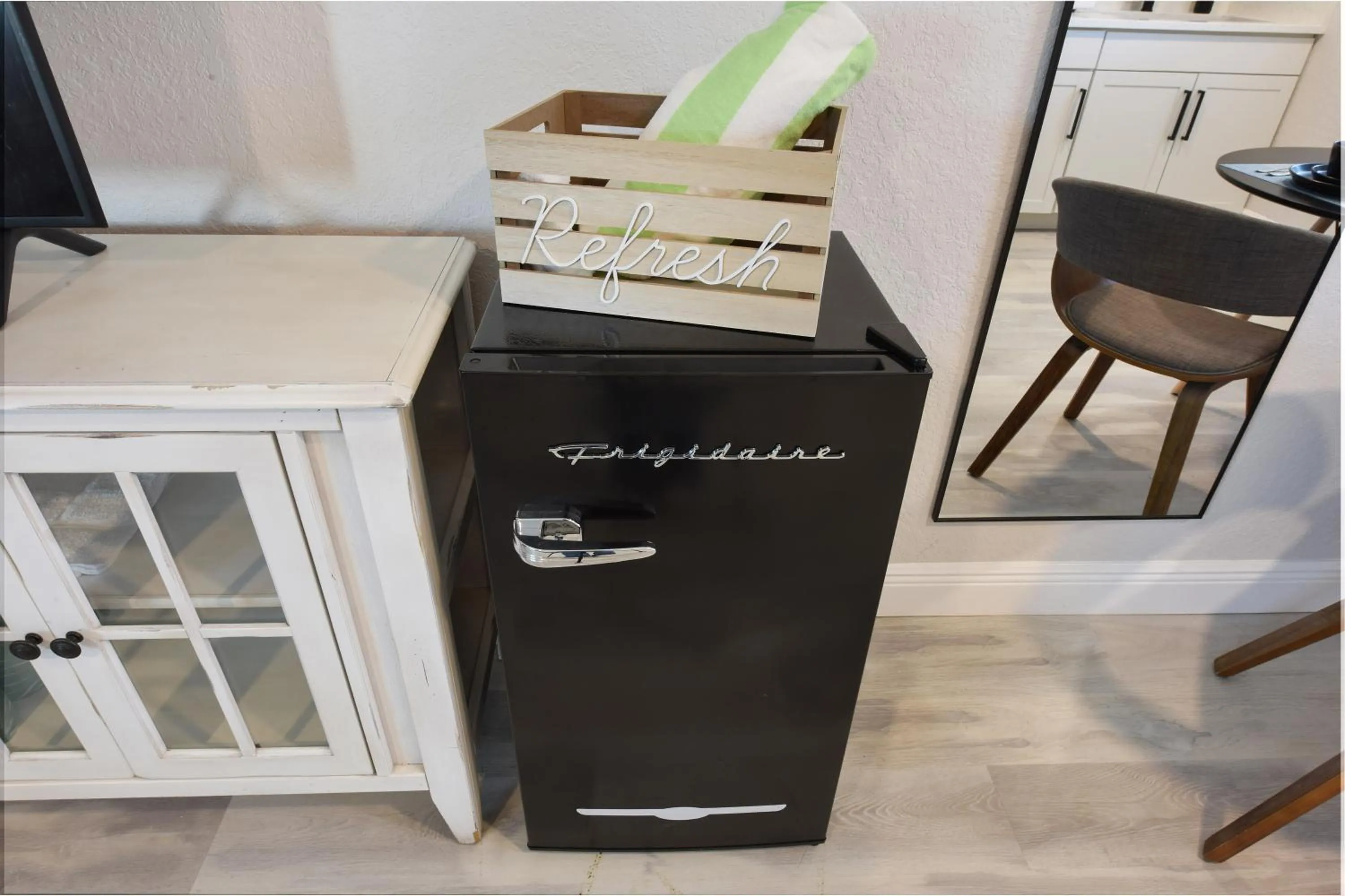 Kitchen or kitchenette in Palm Cove Motel