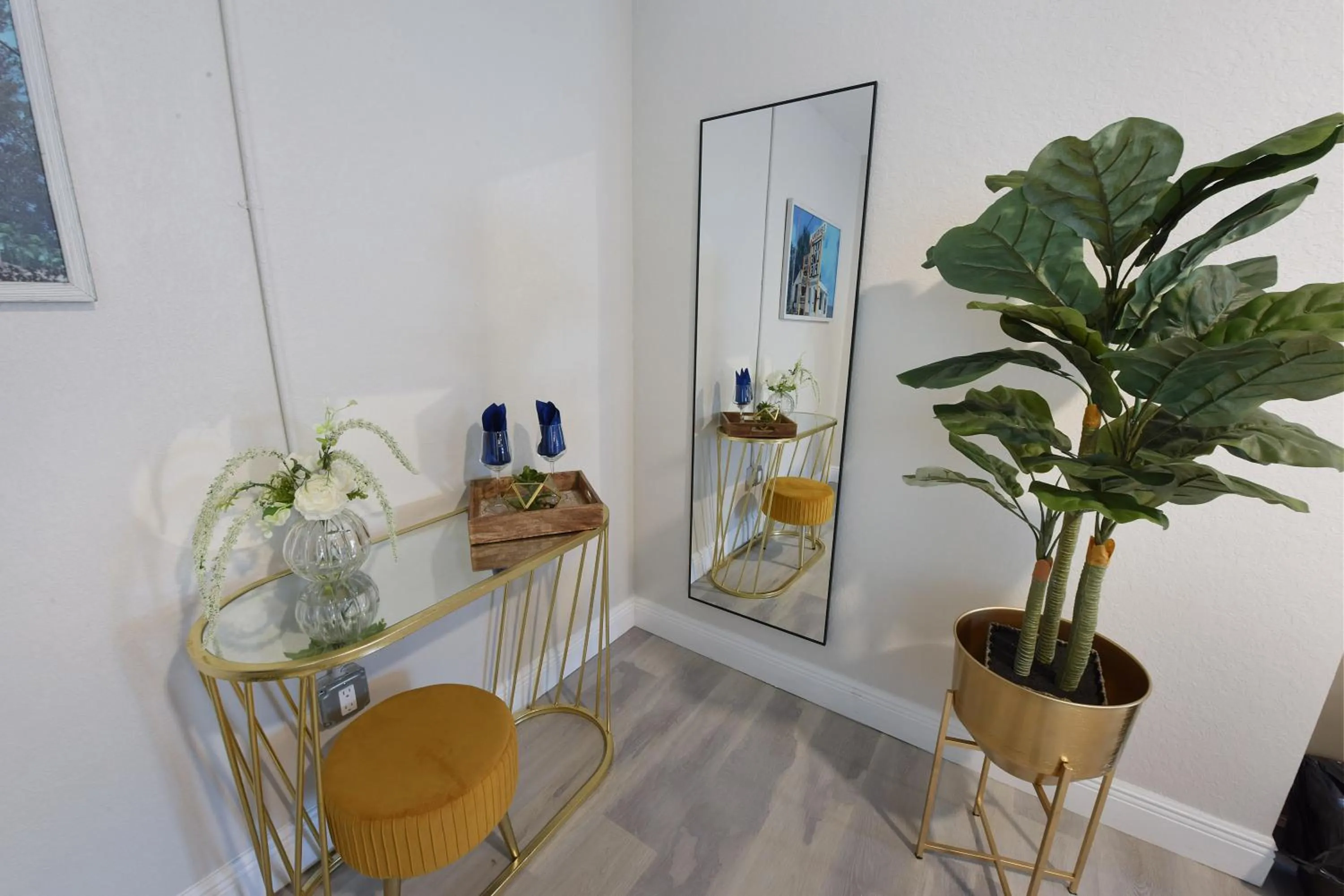 Bedroom in Palm Cove Motel