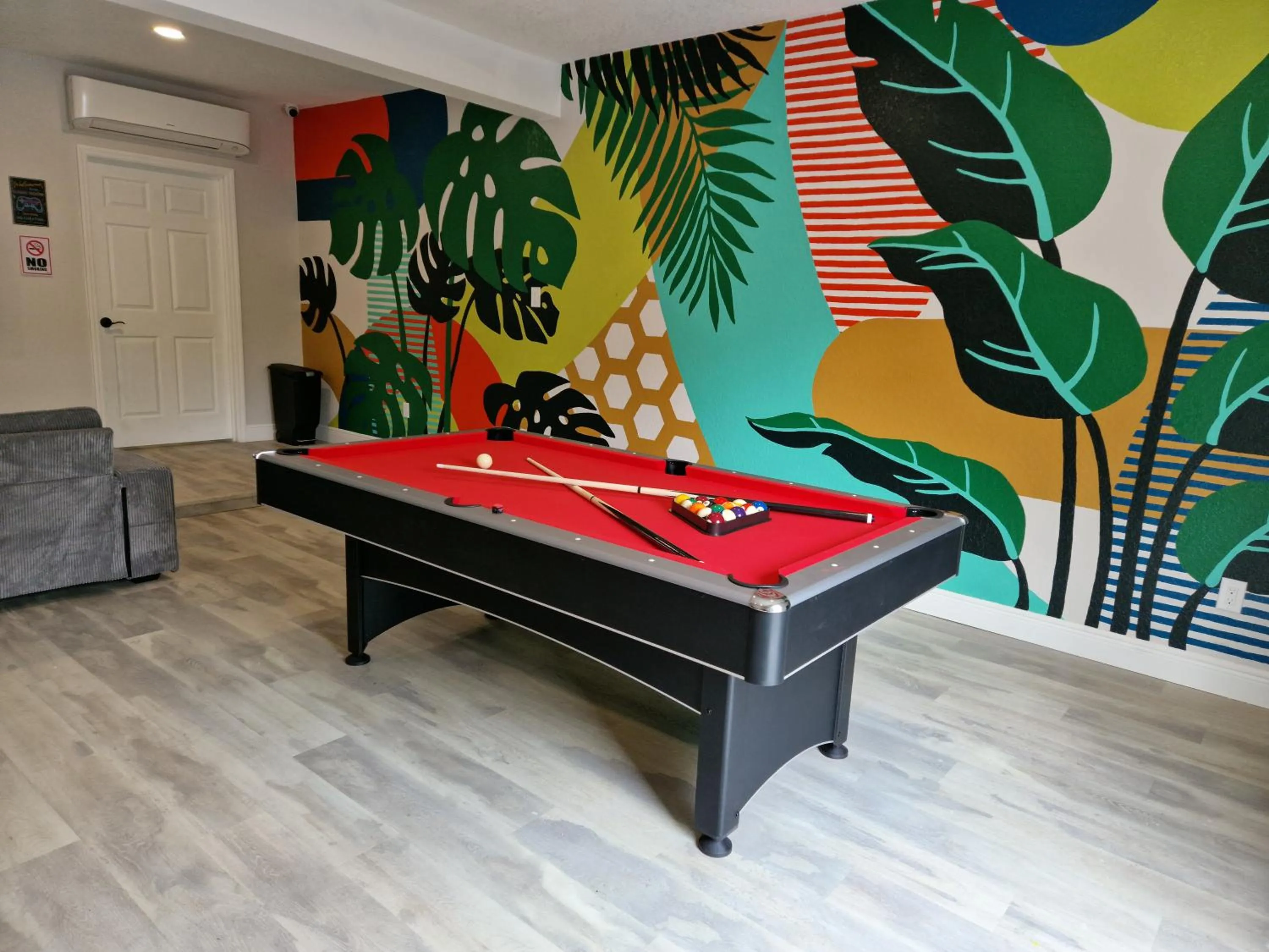 Billiard in Palm Cove Motel