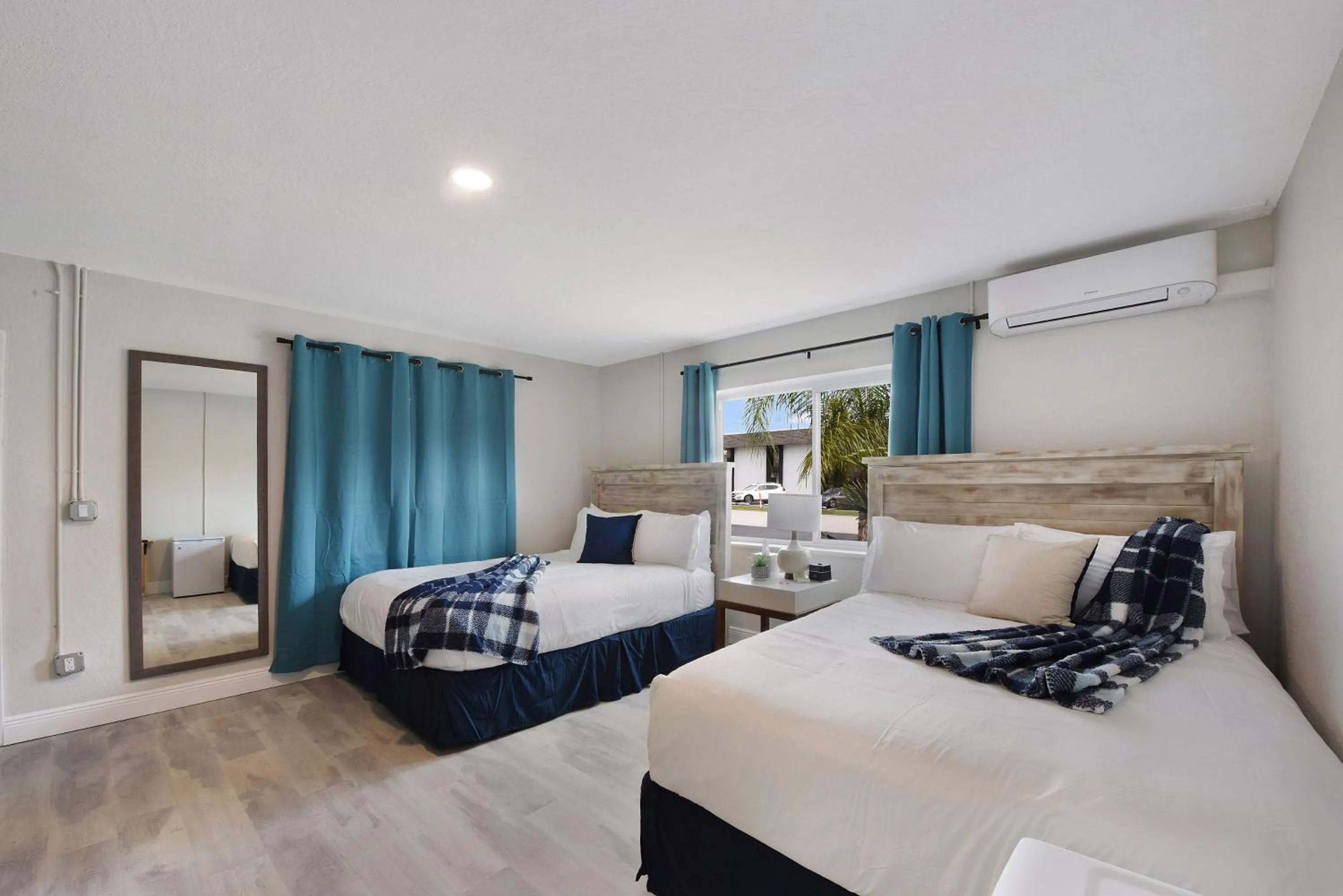 Bedroom, Bed in Palm Cove Motel