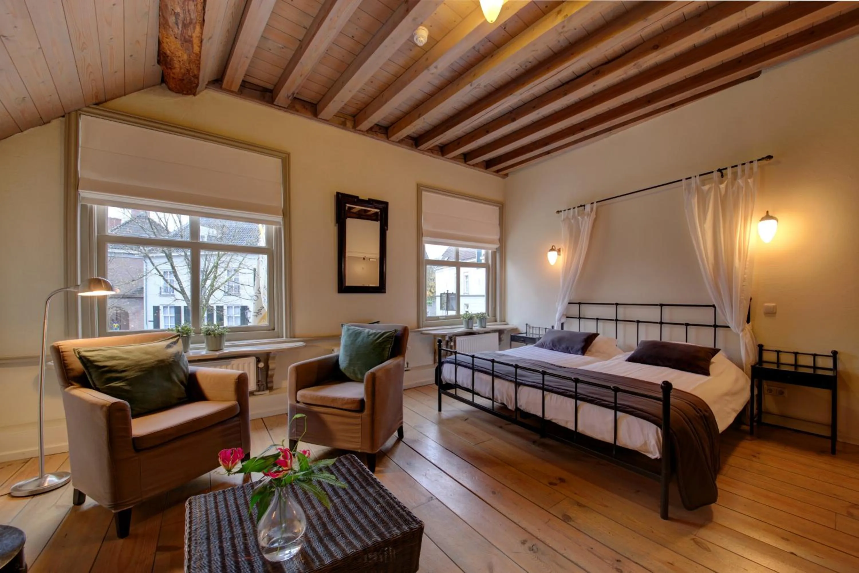 Seating area, Bed in Hotel Restaurant De Keurvorst