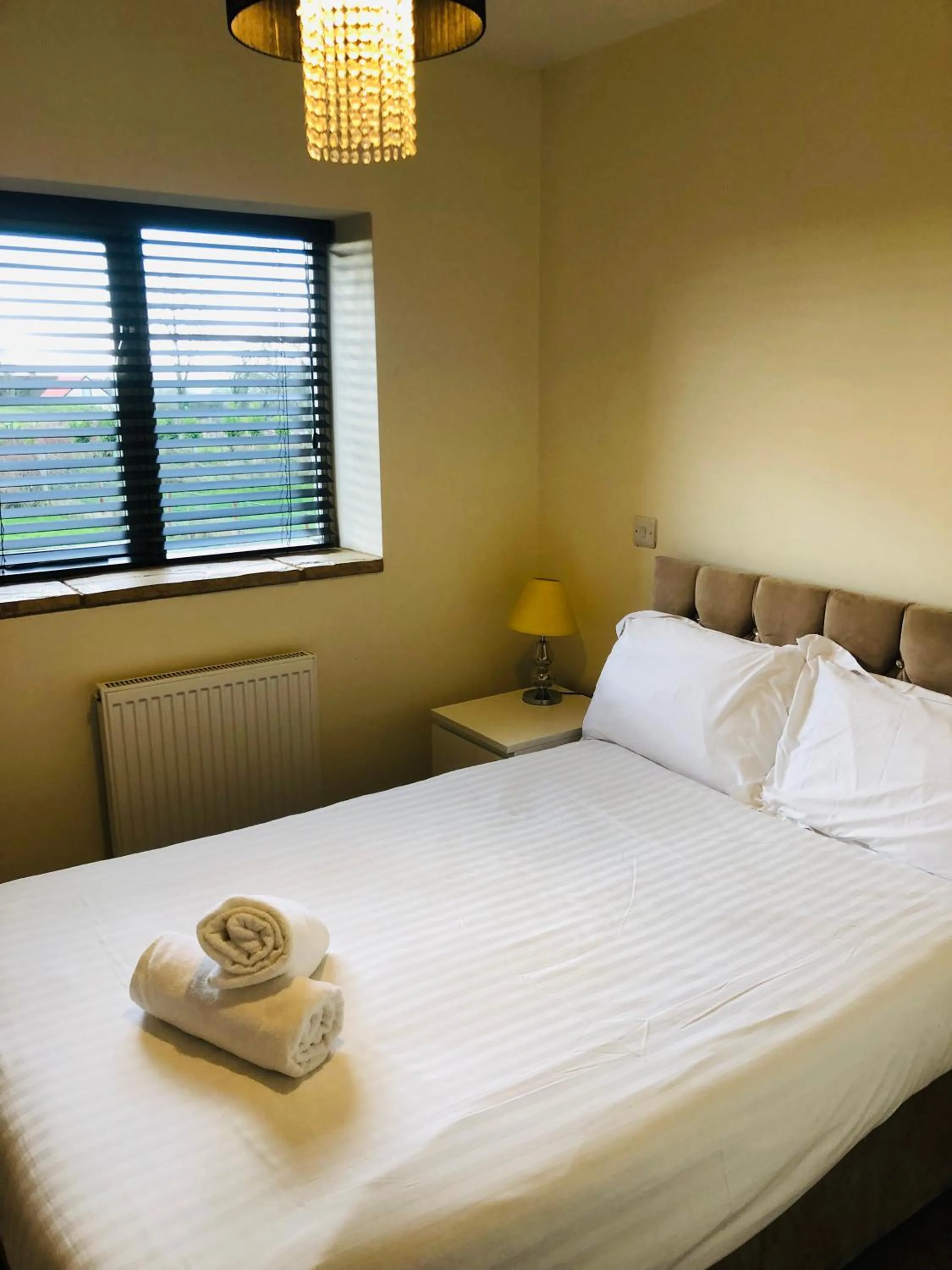 Bed in Canons Court Mews