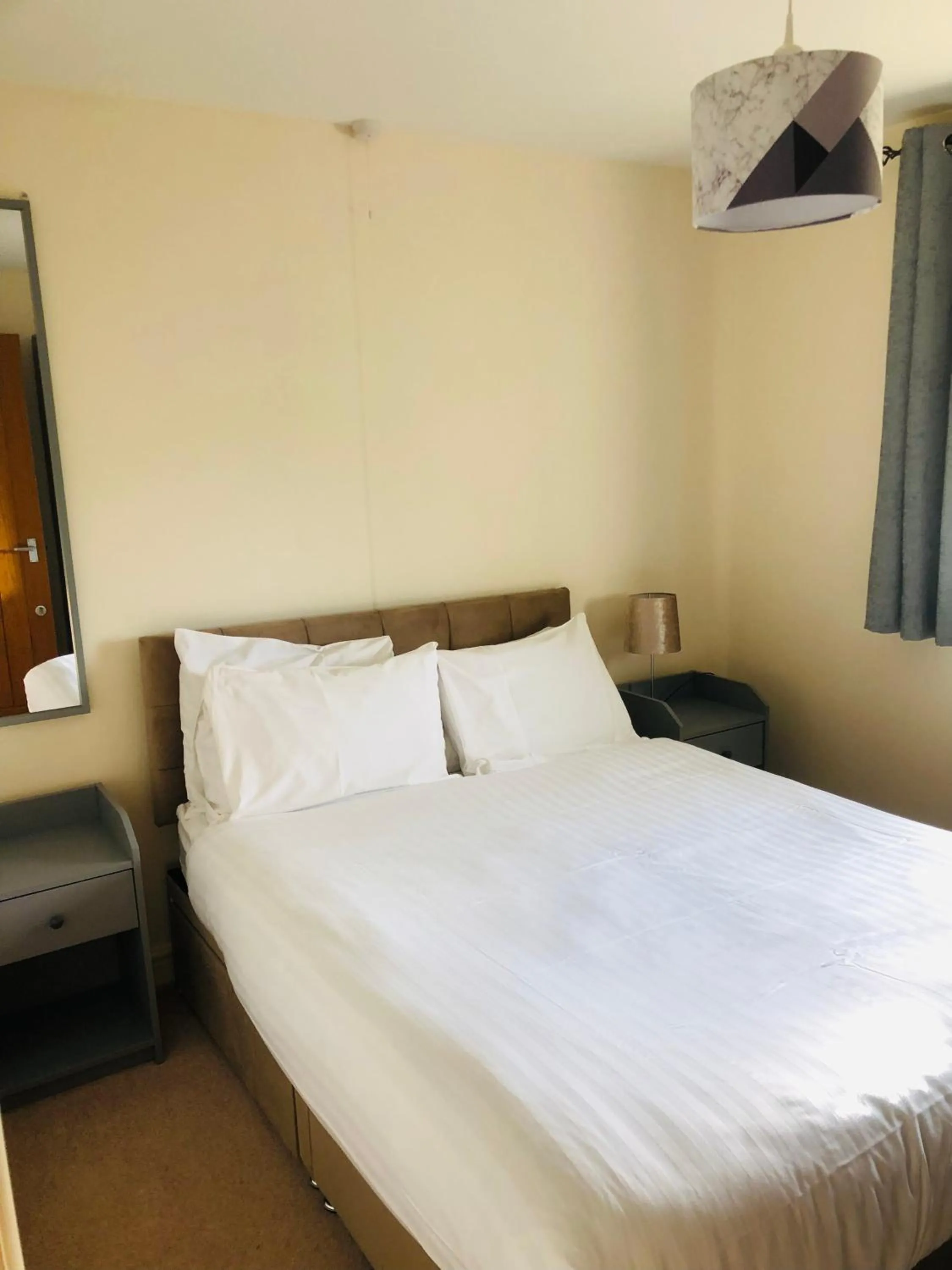 Bed in Canons Court Mews