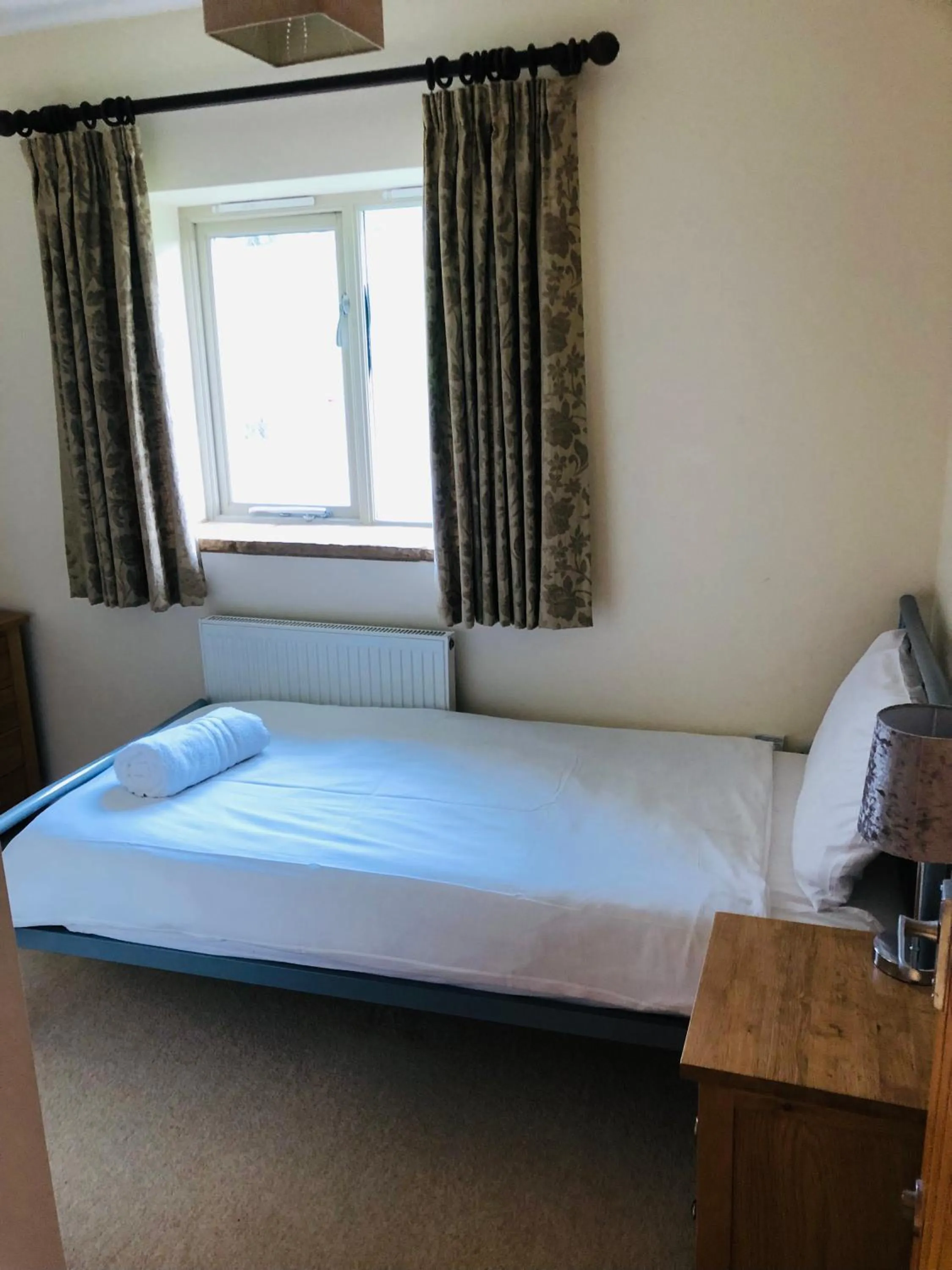 Bed in Canons Court Mews