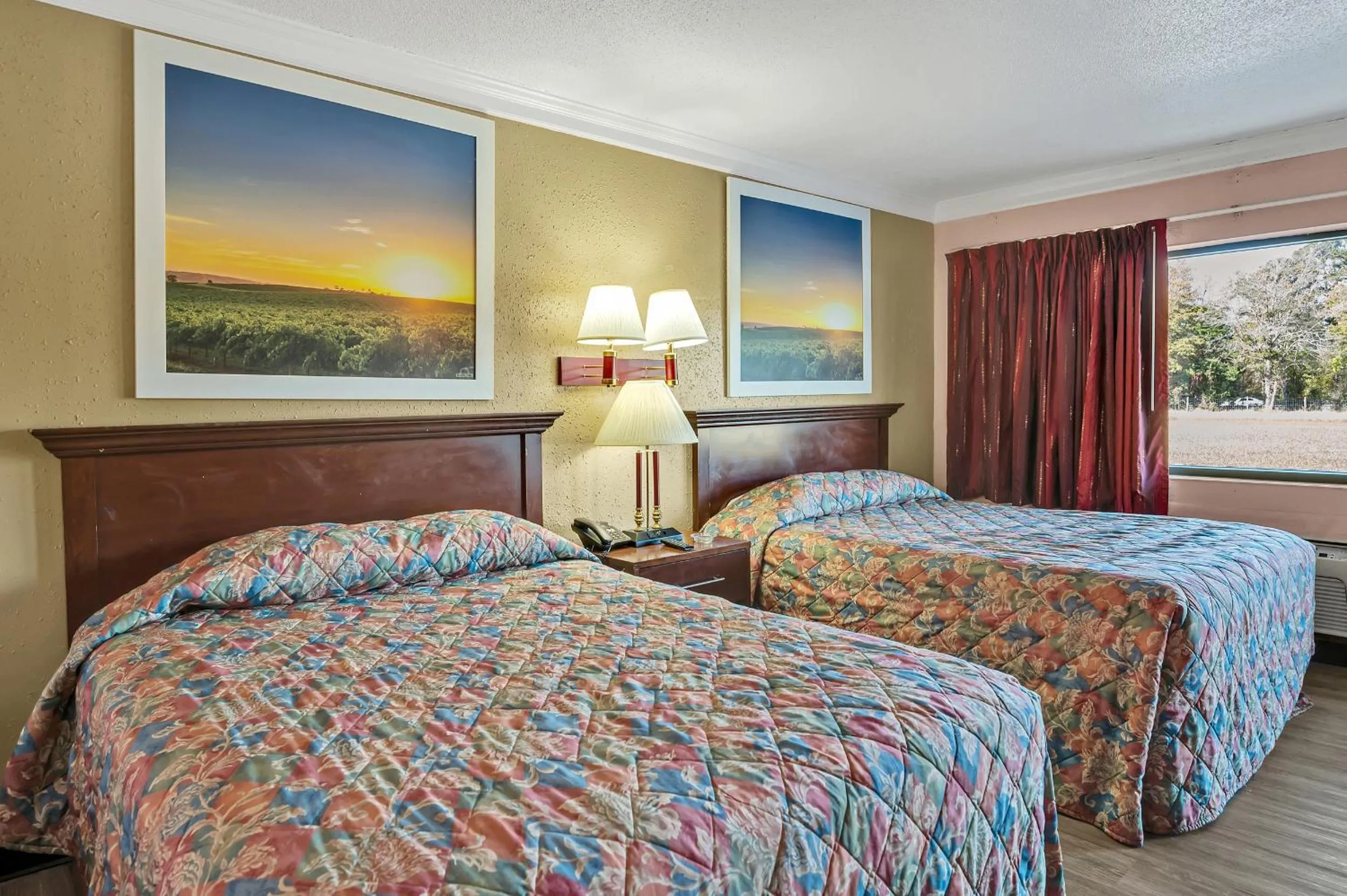 Bedroom, Bed in TRAVELER'S INN