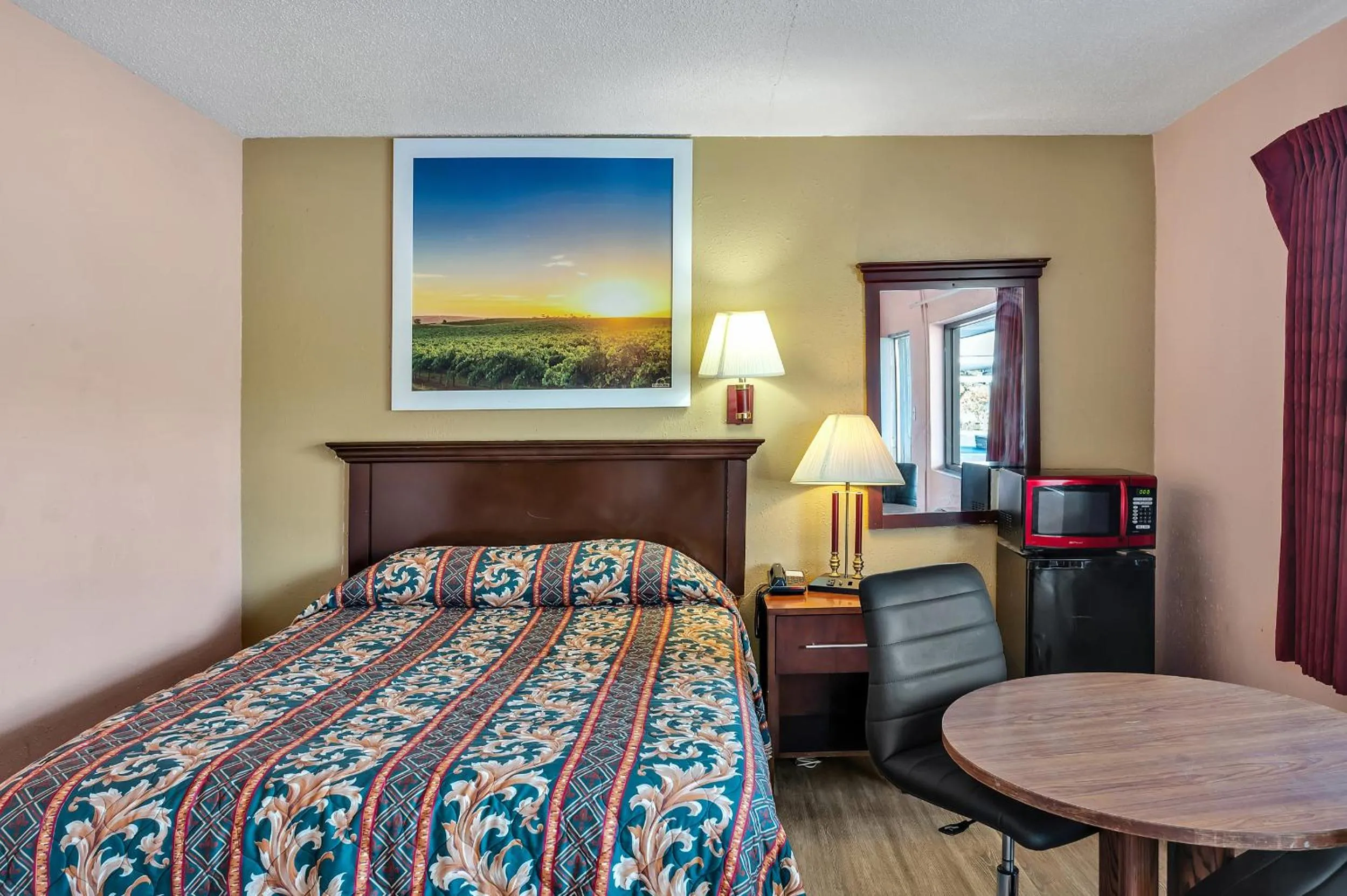 Bed in TRAVELER'S INN