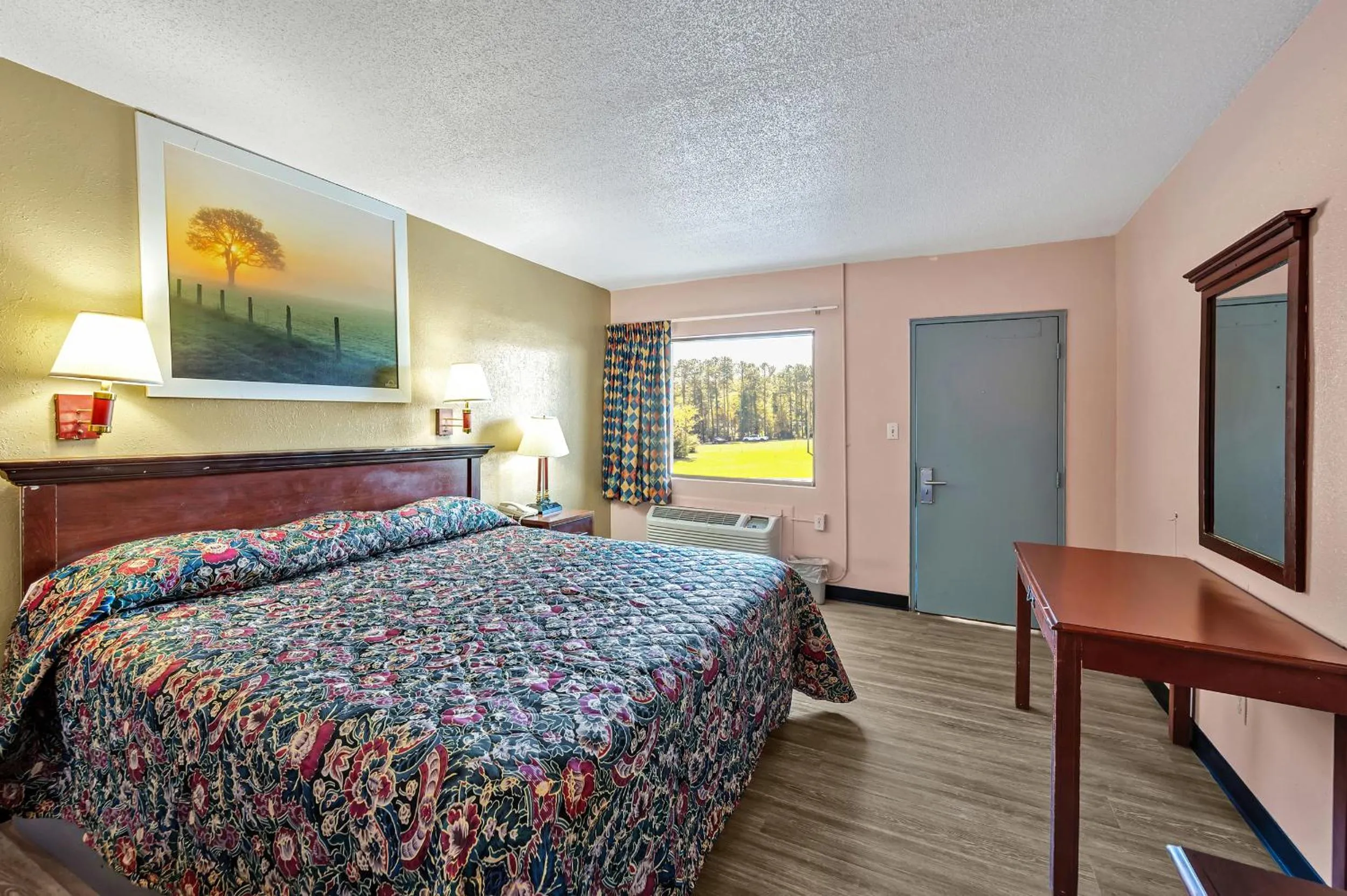 Photo of the whole room, Bed in TRAVELER'S INN