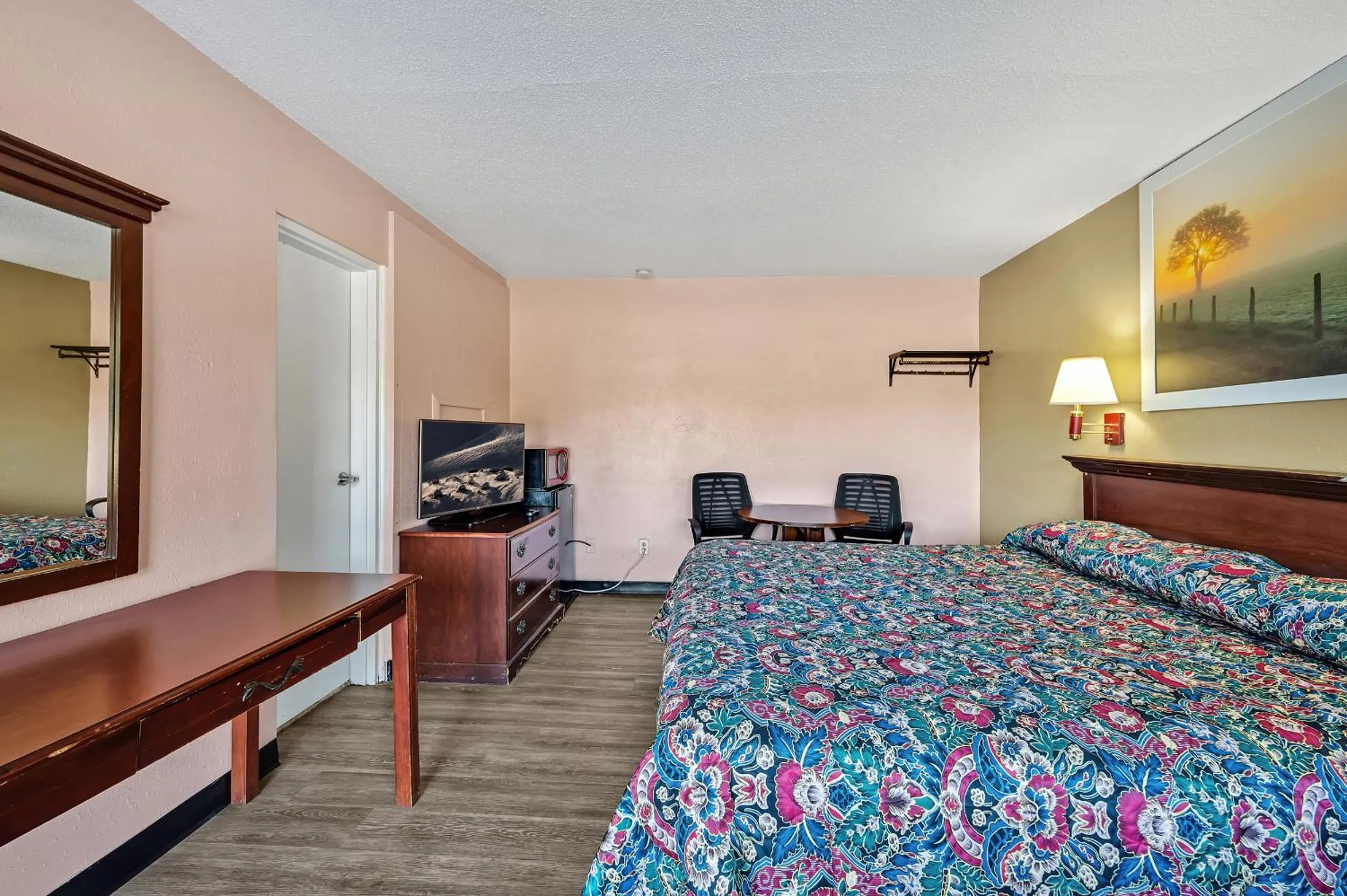 TV and multimedia, Bed in TRAVELER'S INN