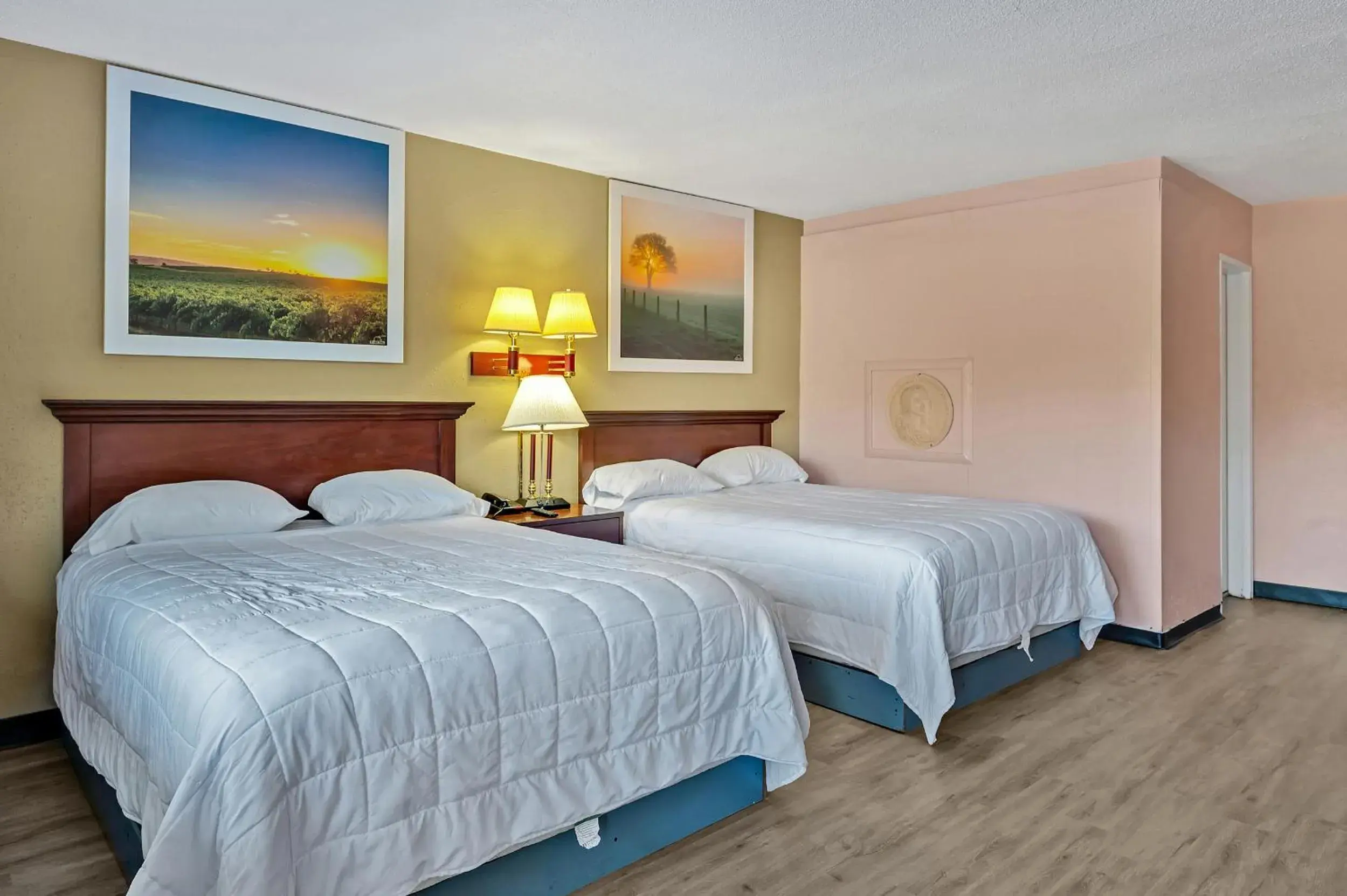 Large Double or Twin Room in TRAVELER'S INN Large Double or Twin Room in TRAVELER'S INN