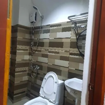 Shower in Lorraine Suites