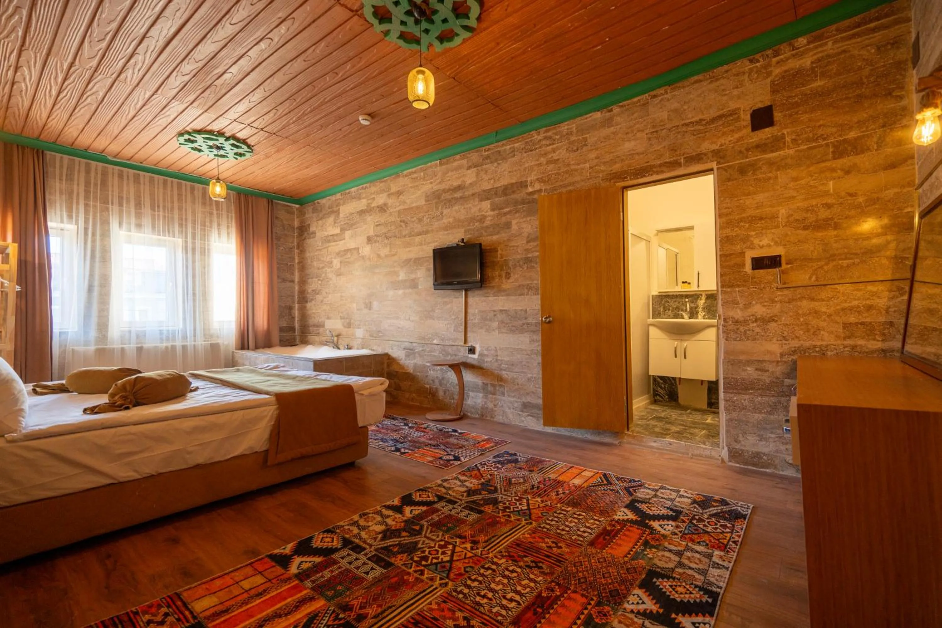 Communal lounge/ TV room, Bed in Arton İn Cappadocia
