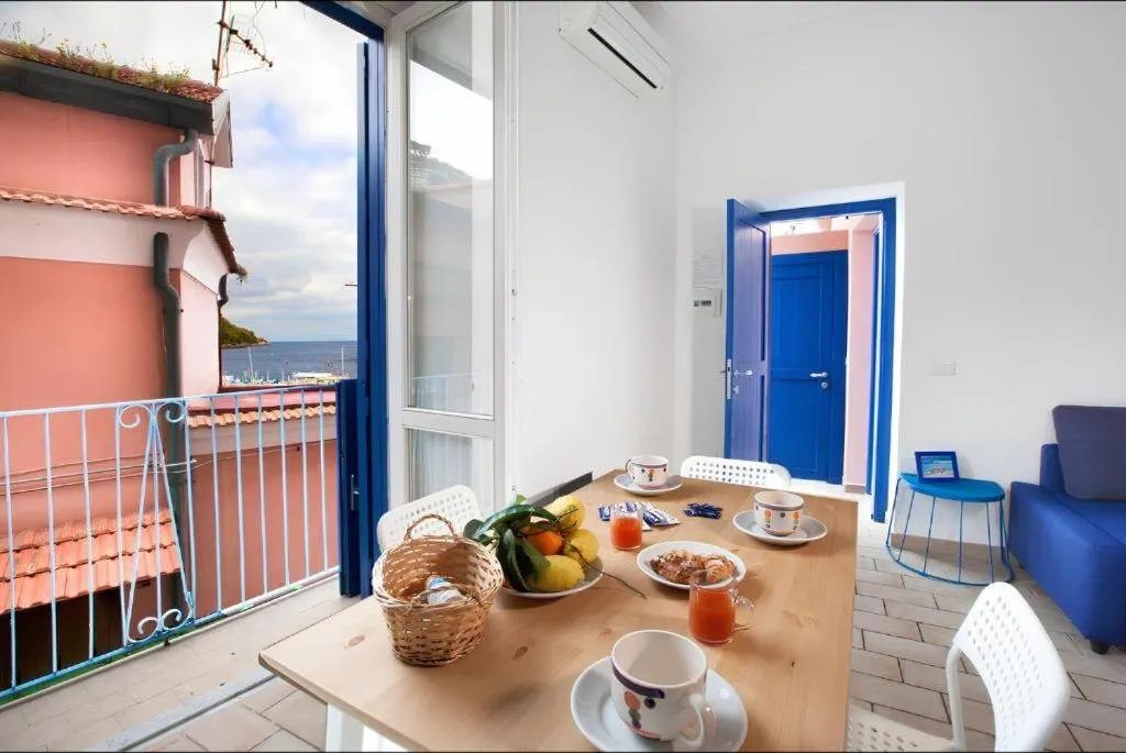 Dining area in Dragonfly inn Sorrento