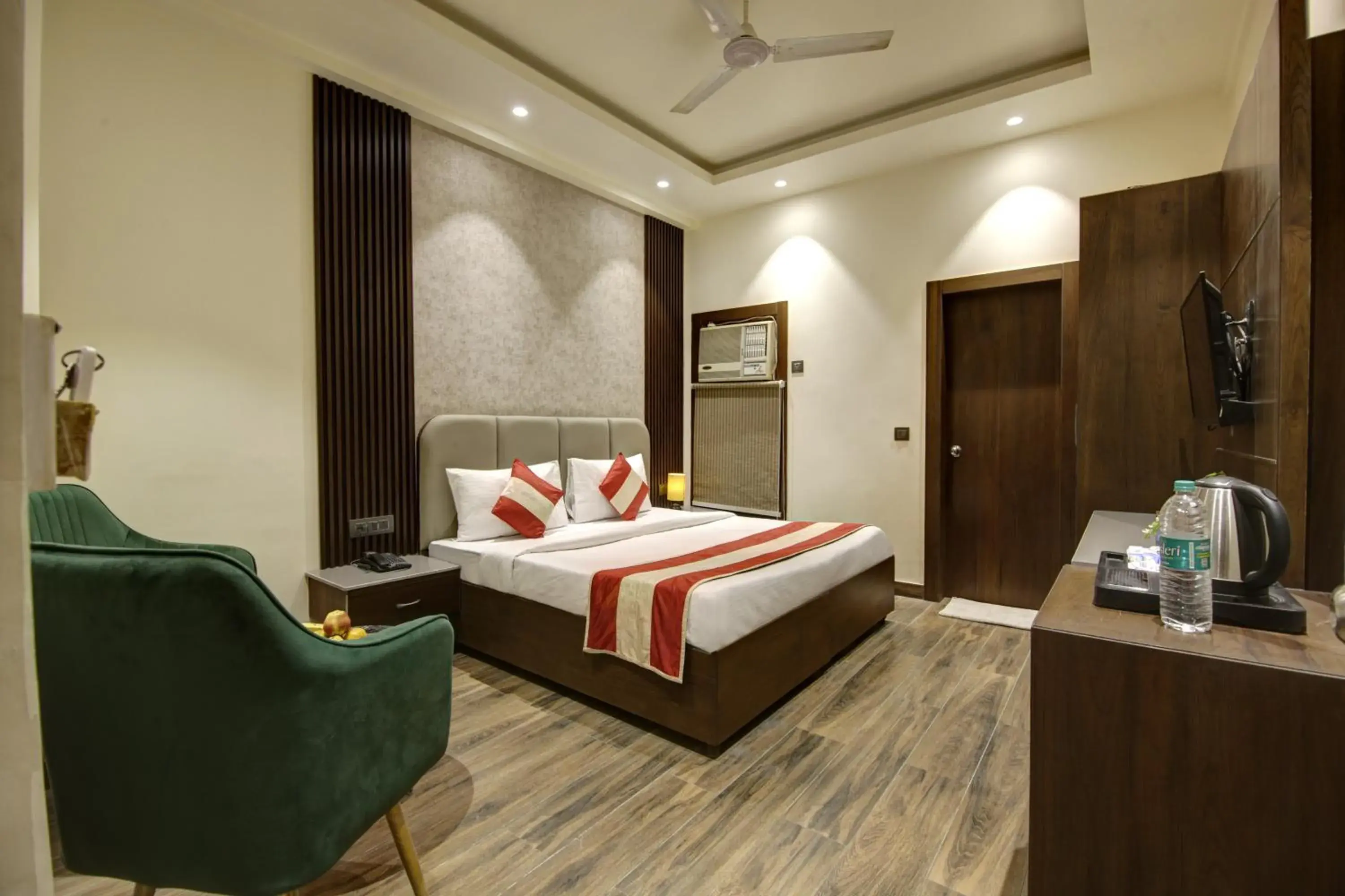 Hotel Kashish Plaza - 5 Mins From Metro Station Hotel Kashish Plaza - 5 Mins From Metro Station