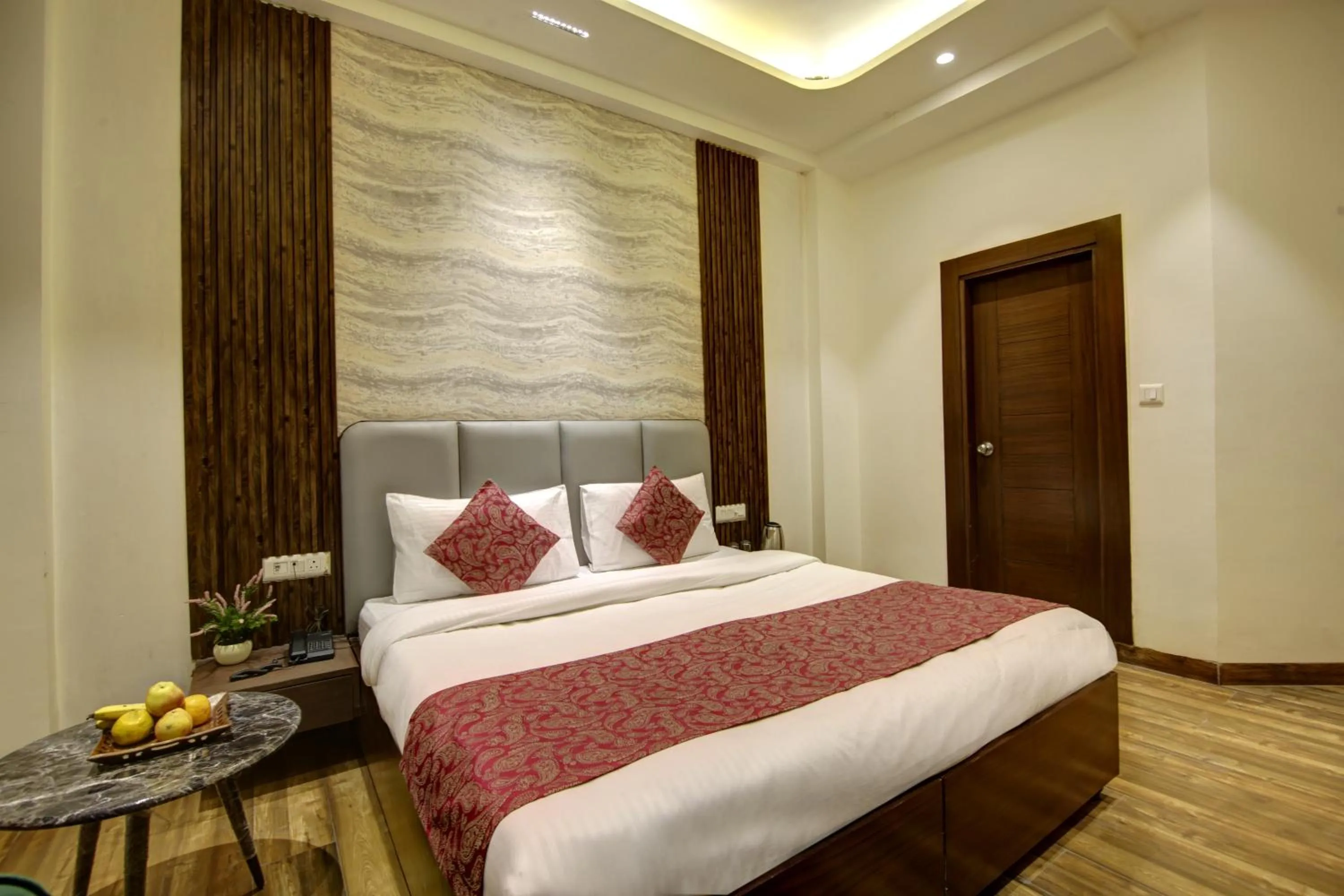 Bed in Hotel Kashish Plaza - 5 Mins From Metro Station