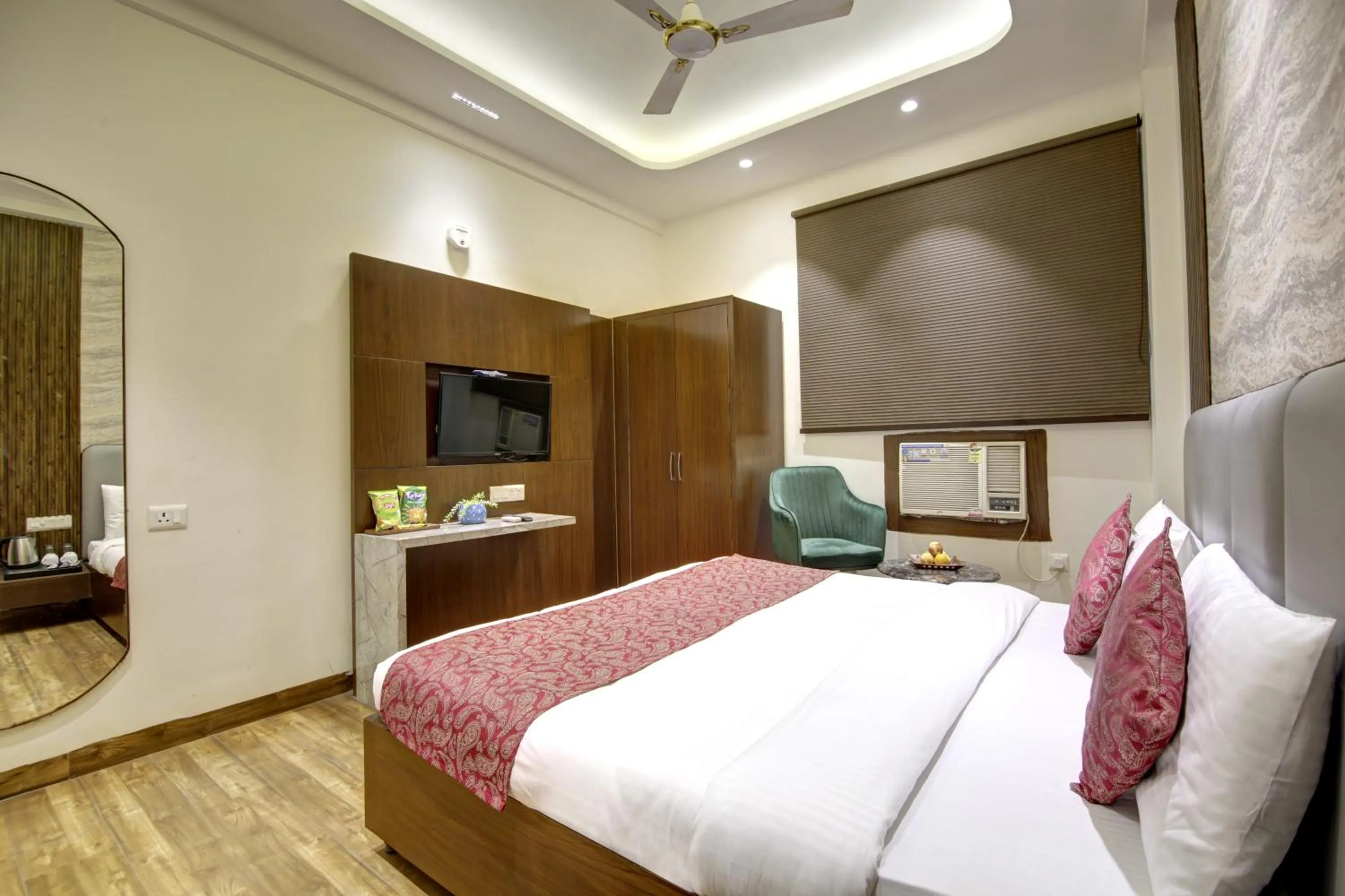 Bed in Hotel Kashish Plaza - 5 Mins From Metro Station