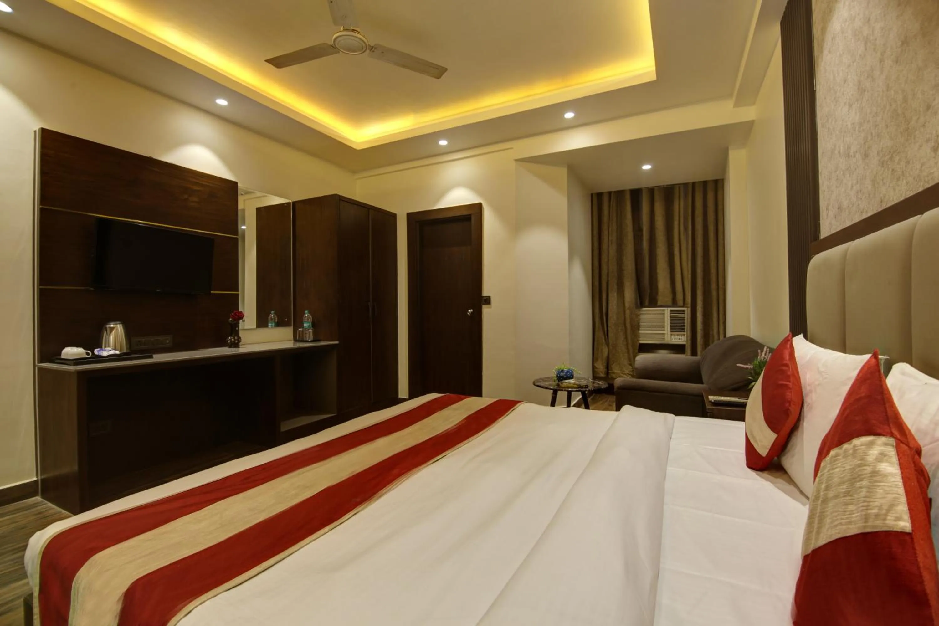 Bed in Hotel Kashish Plaza - 5 Mins From Metro Station
