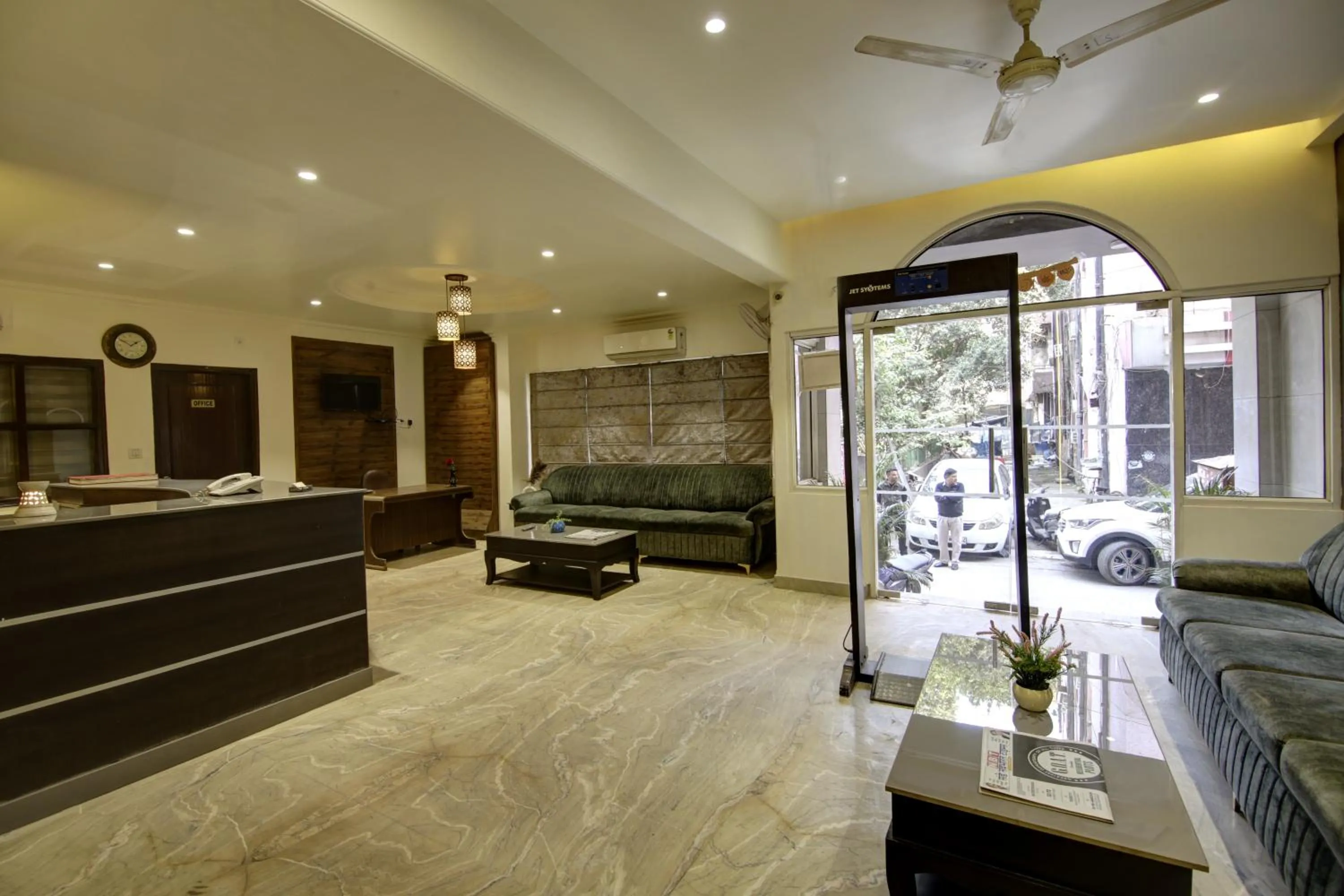 Lobby or reception in Hotel Kashish Plaza - 5 Mins From Metro Station