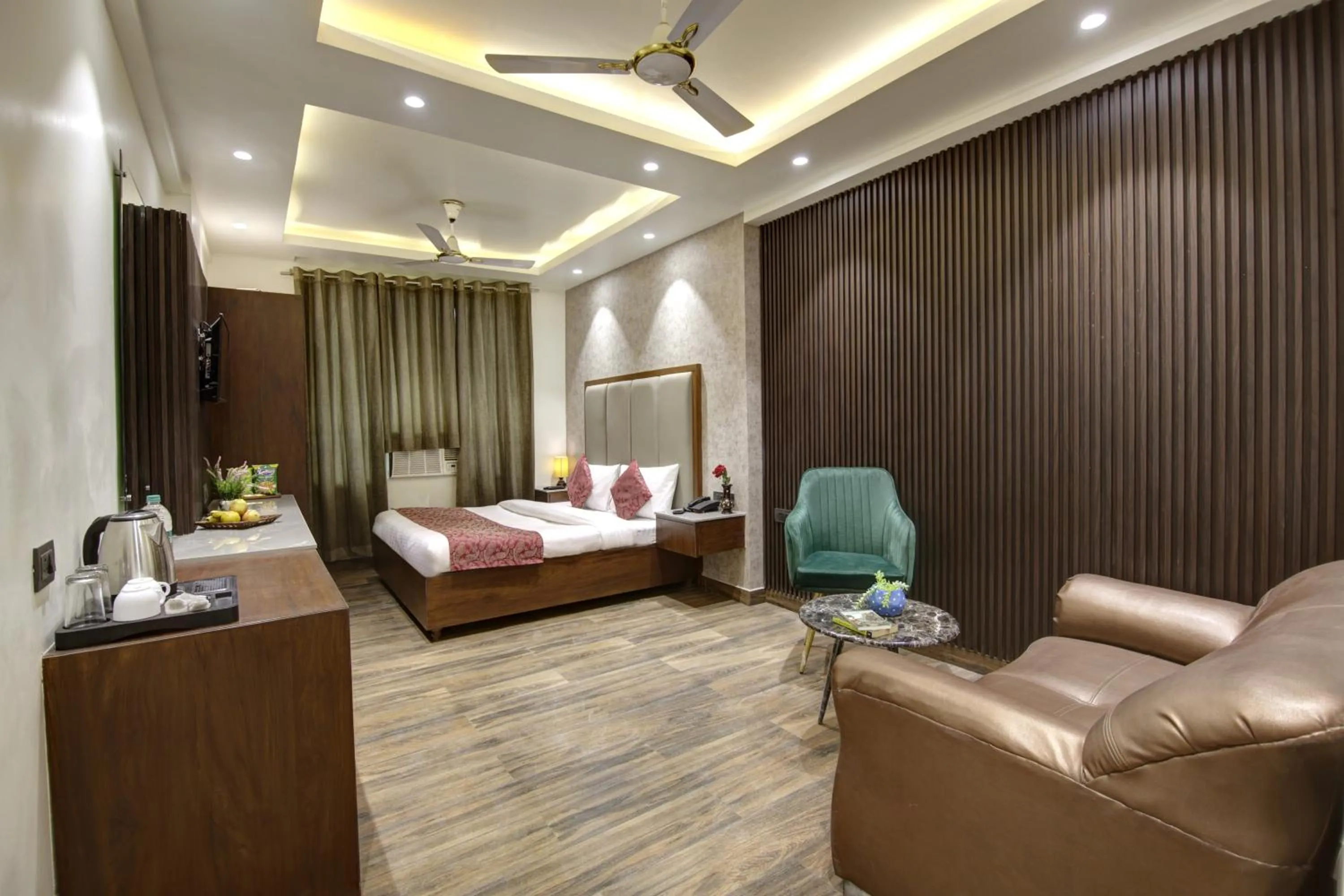 Bedroom in Hotel Kashish Plaza - 5 Mins From Metro Station