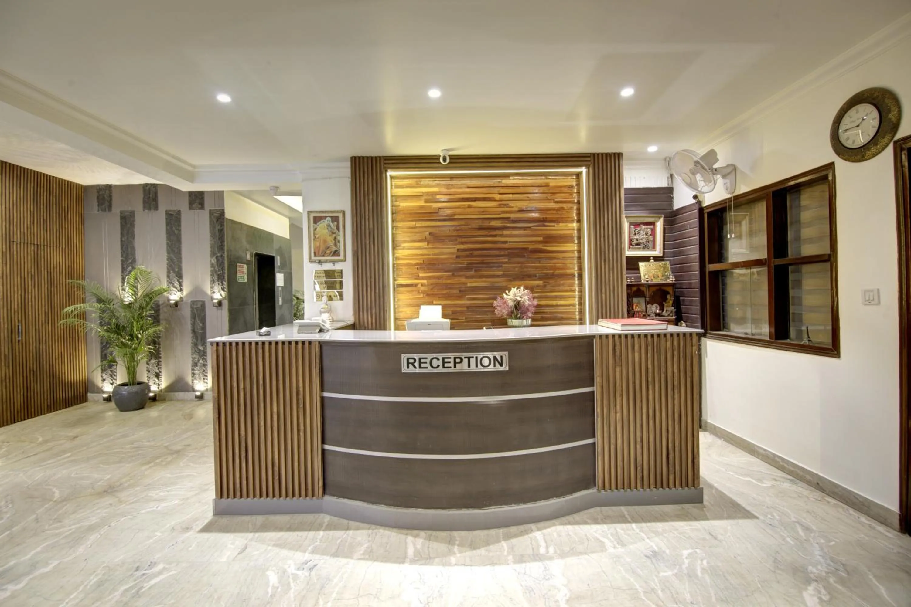 Lobby or reception in Hotel Kashish Plaza - 5 Mins From Metro Station