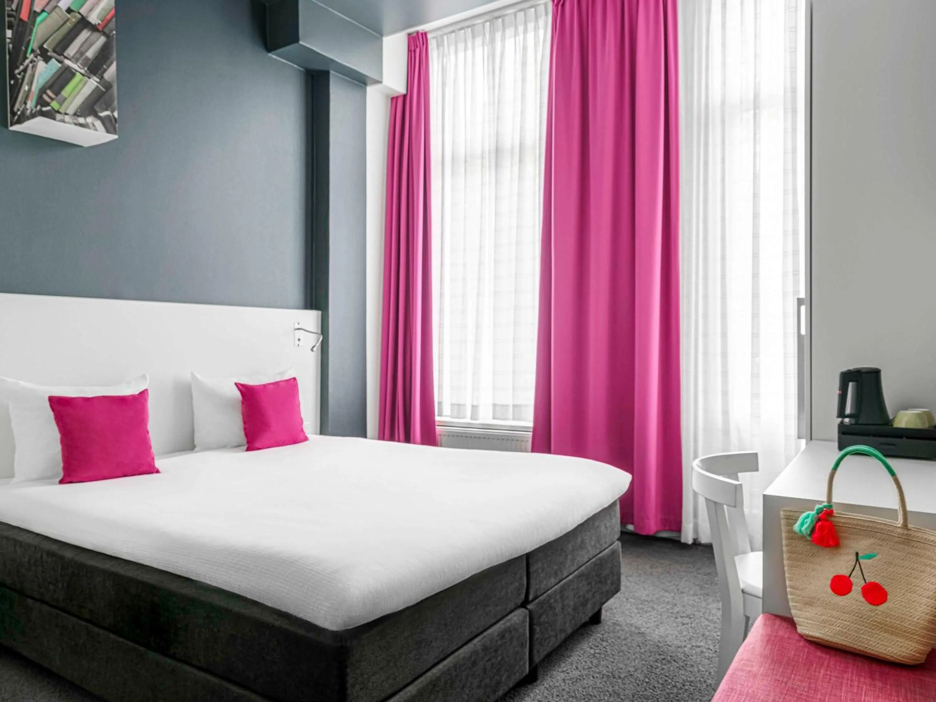 Property building, Bed in ibis Styles Amsterdam Amstel