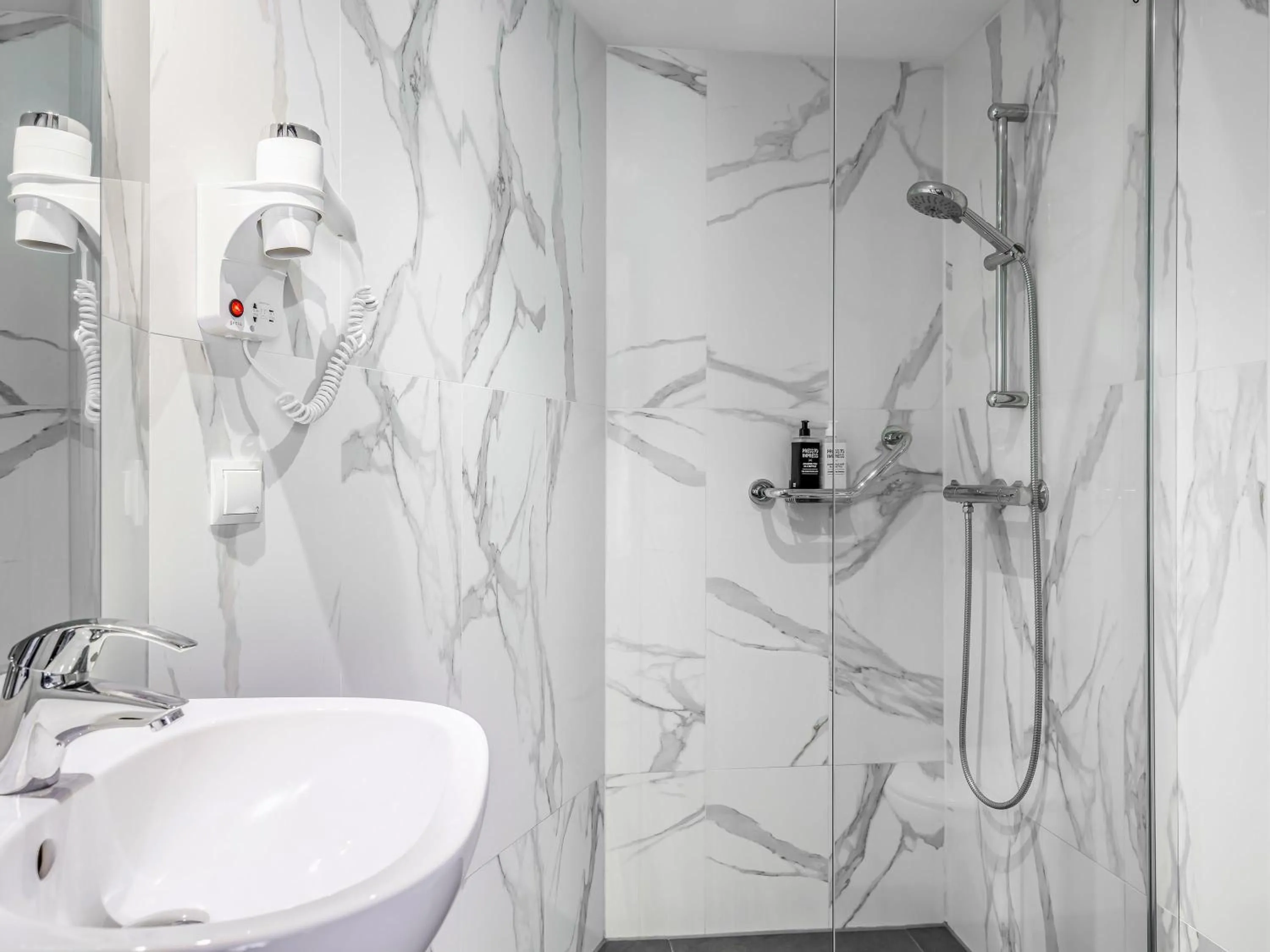 Bedroom in ibis Styles Amsterdam Amstel