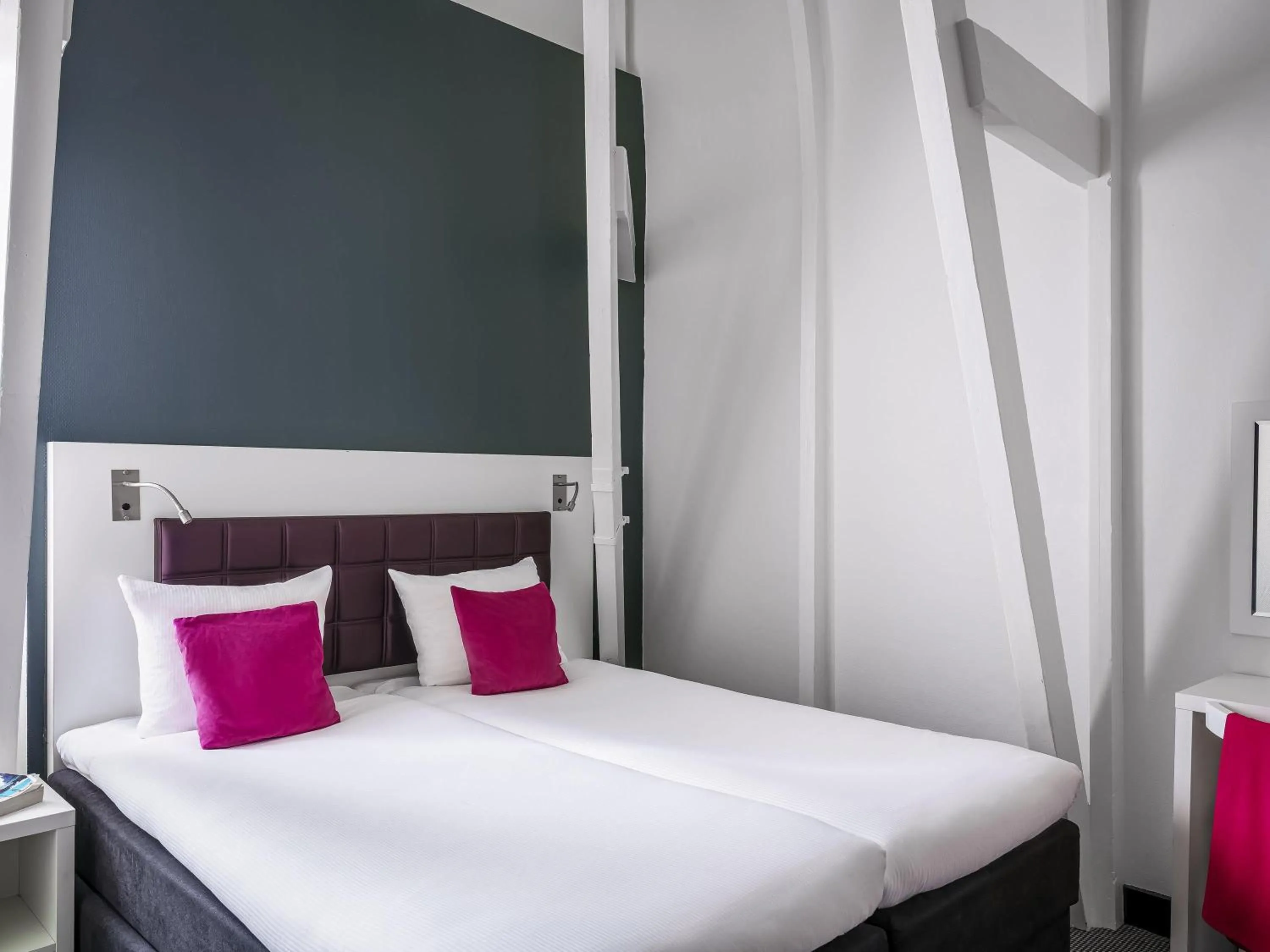 Bedroom, Bed in ibis Styles Amsterdam Amstel